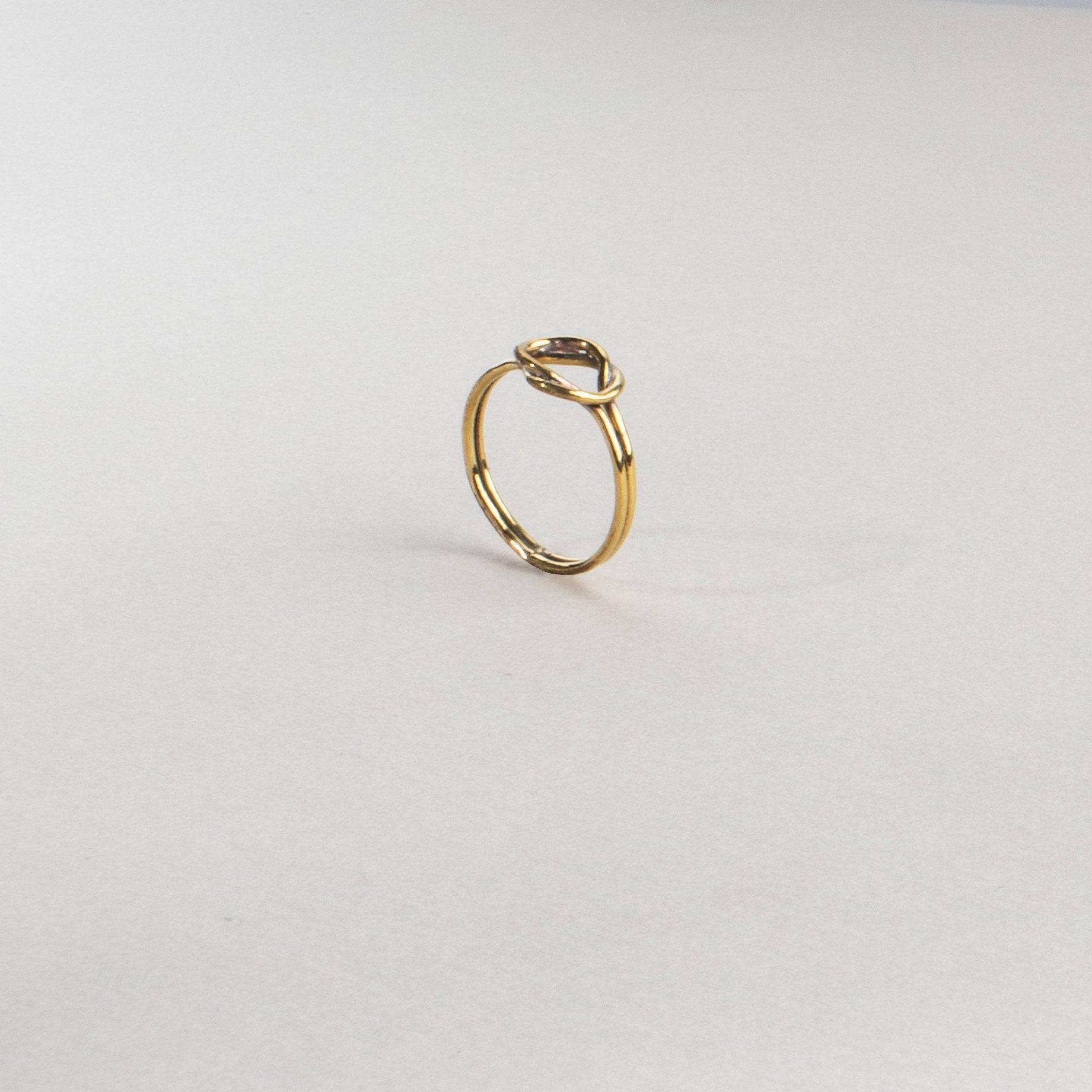 Knotenring doppelt handgefertigt aus Messing - NooeBerlin
