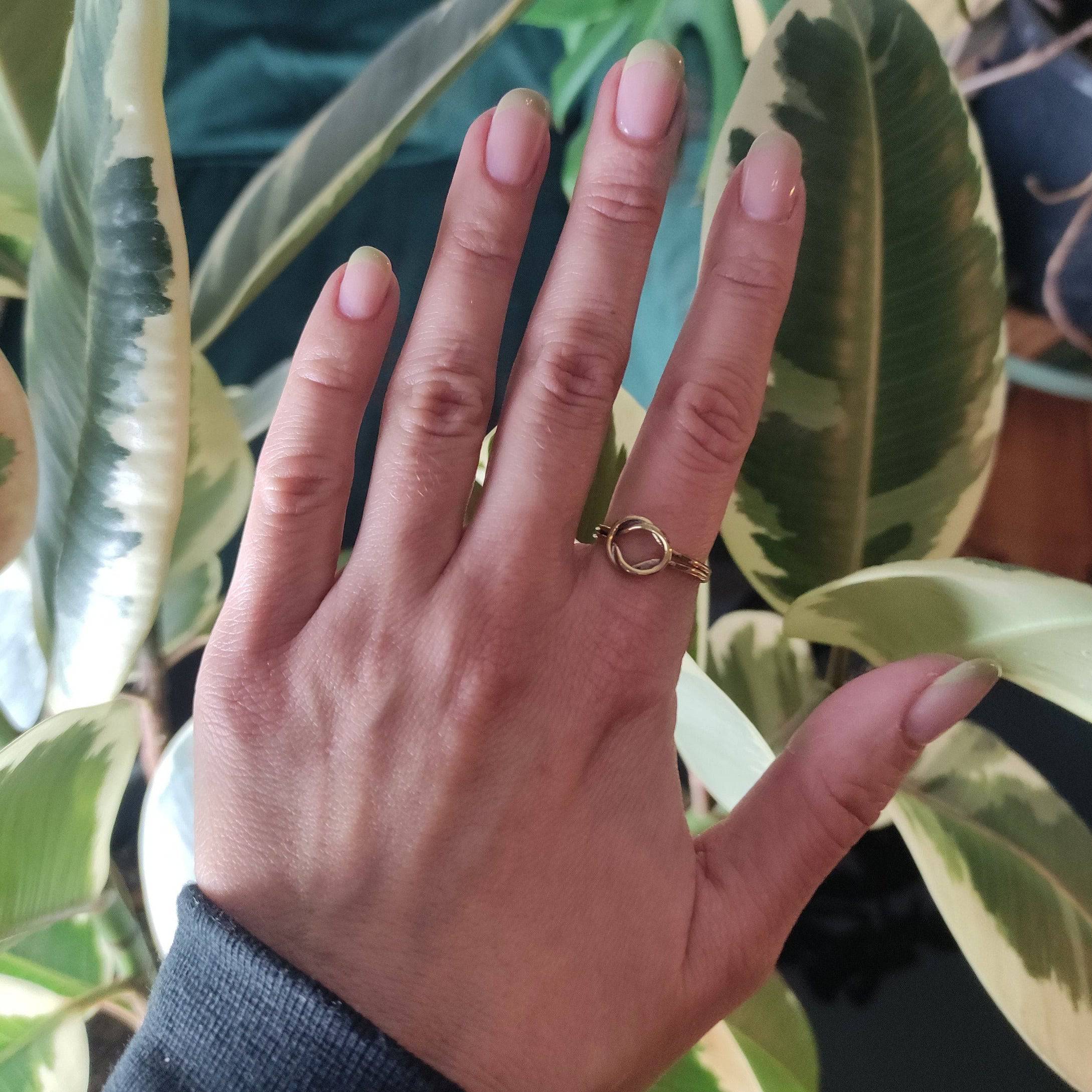 Knotenring doppelt handgefertigt aus Messing - NooeBerlin