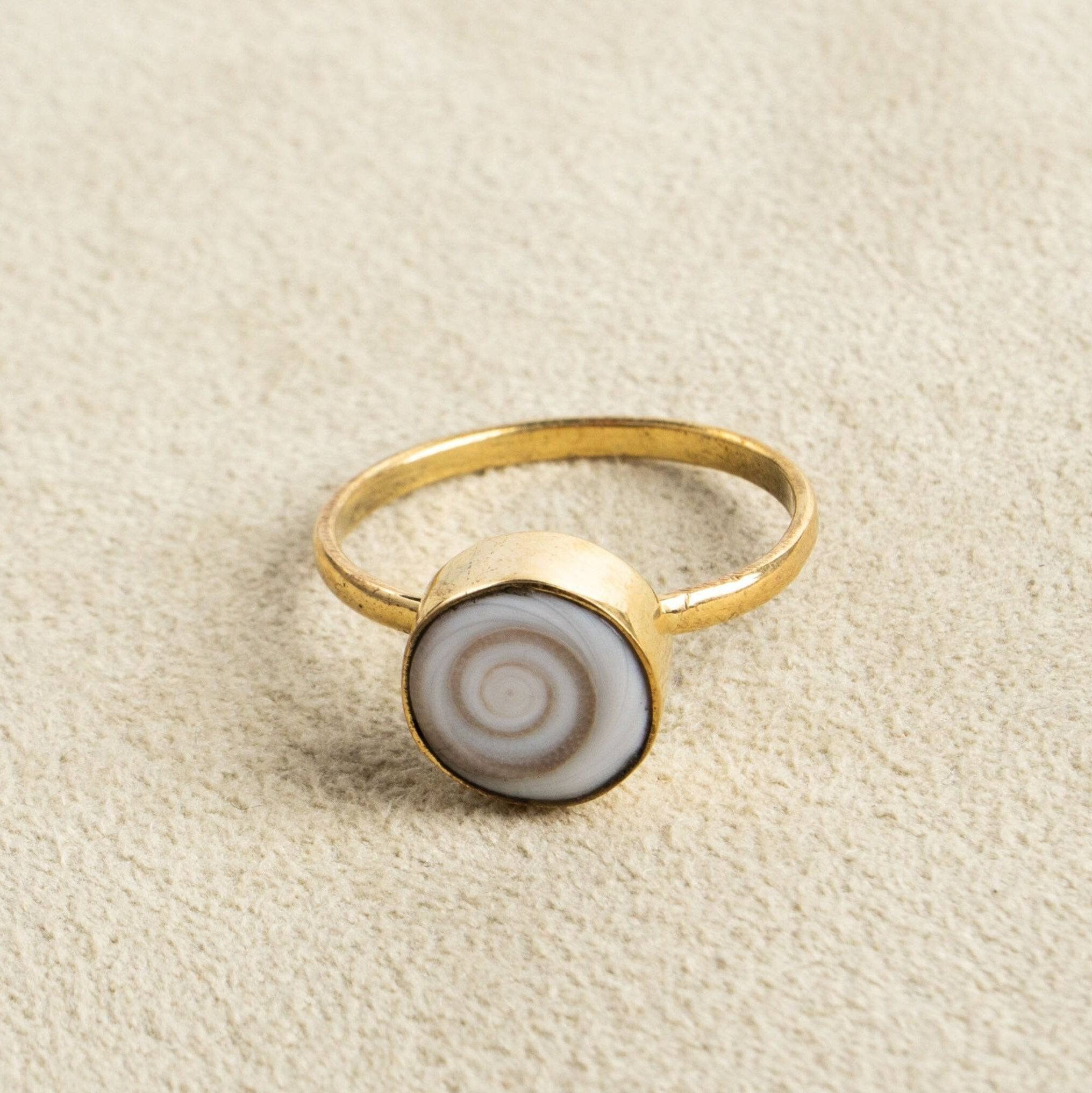 Shivas Auge kleiner Ring mit Muschel gold handgemacht - NooeBerlin