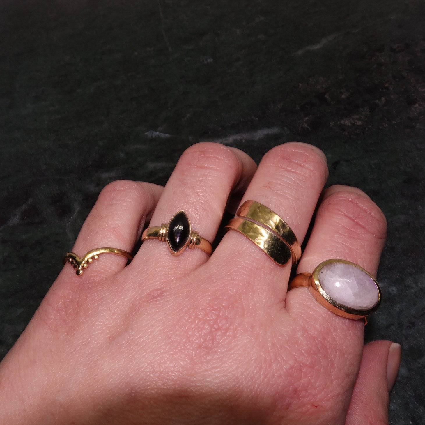 Offener gehämmerter Ring aus Messing - NooeBerlin