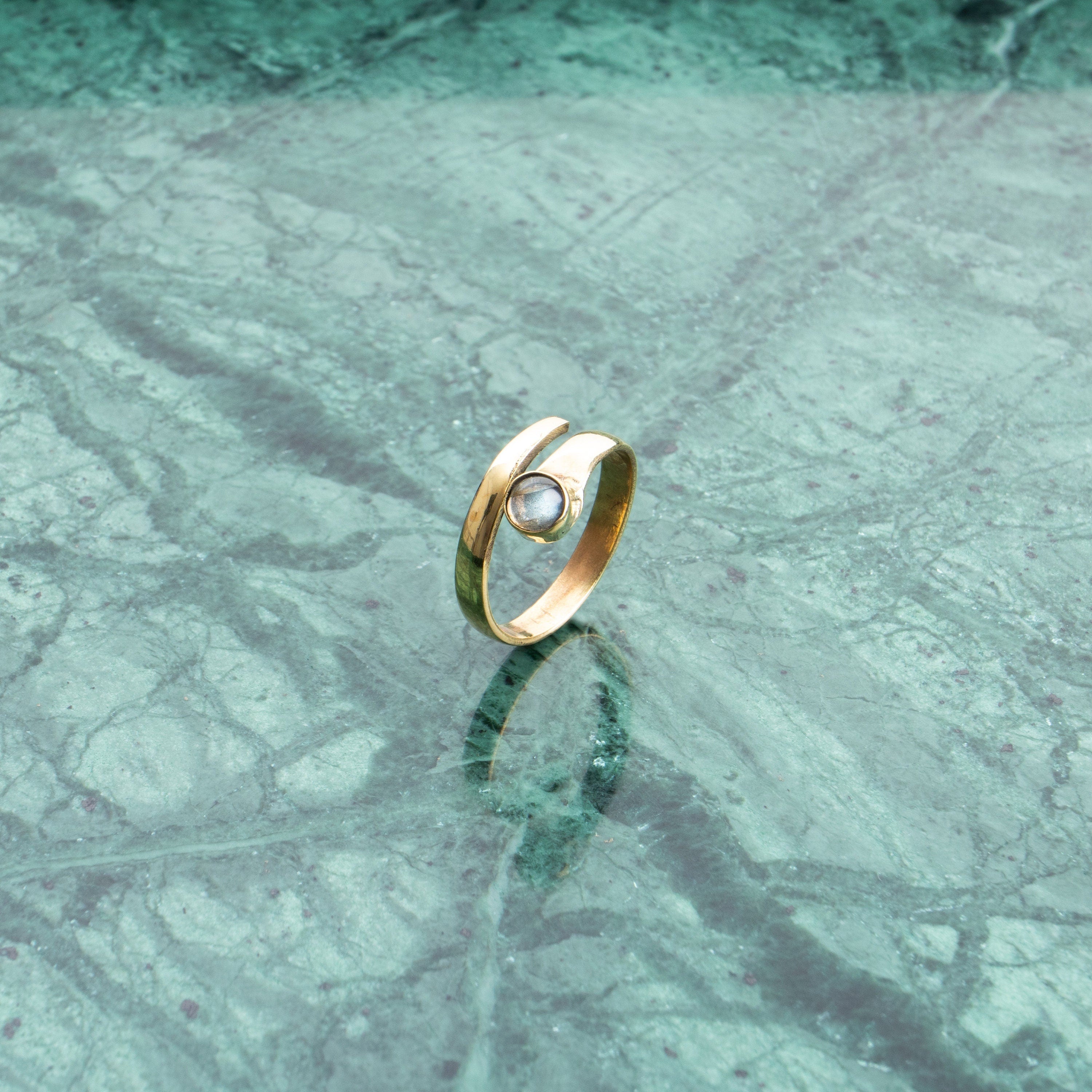 offener Labradorit Ring Spitze gold handgemacht
