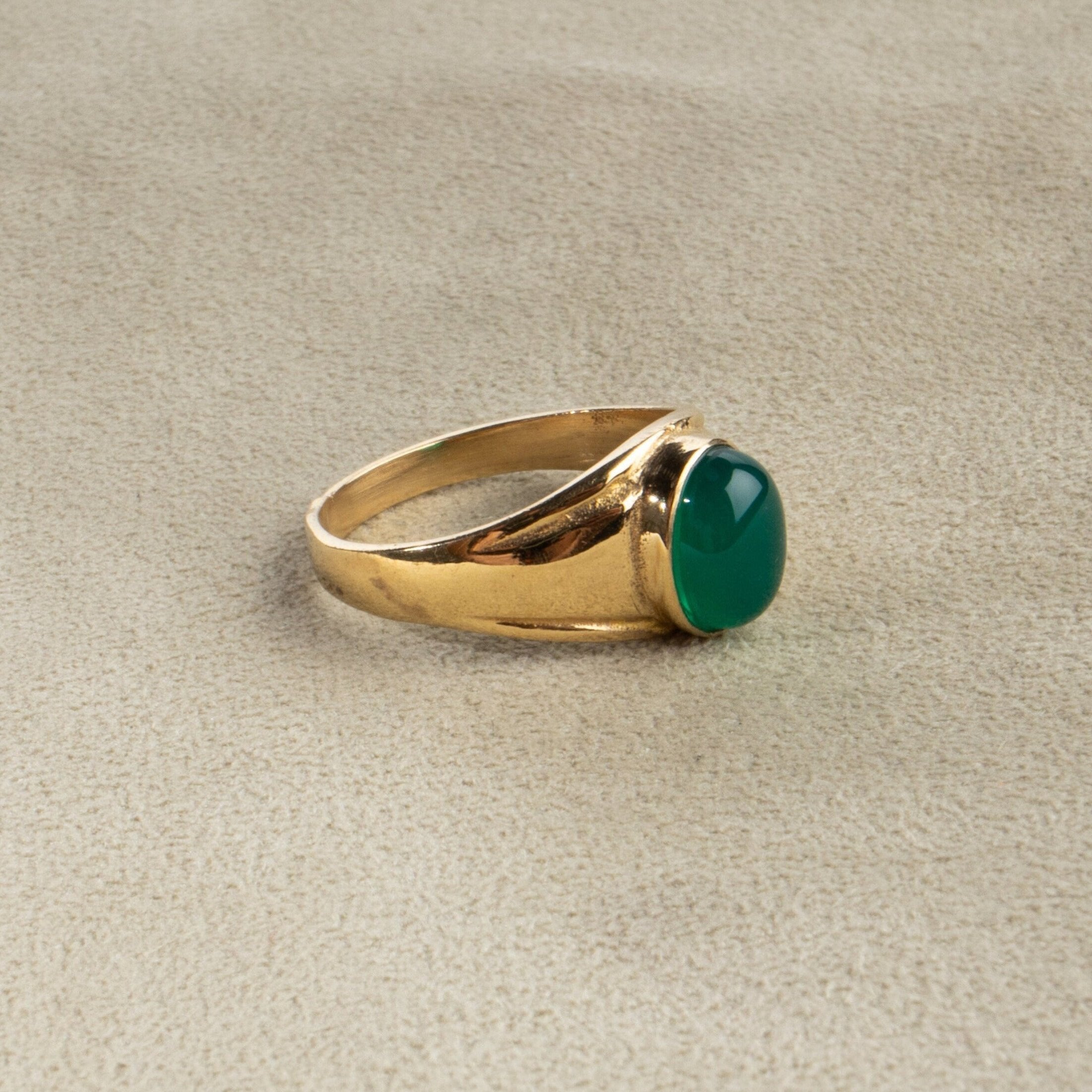 Siegelring mit ovalem grünem Onyx gold
