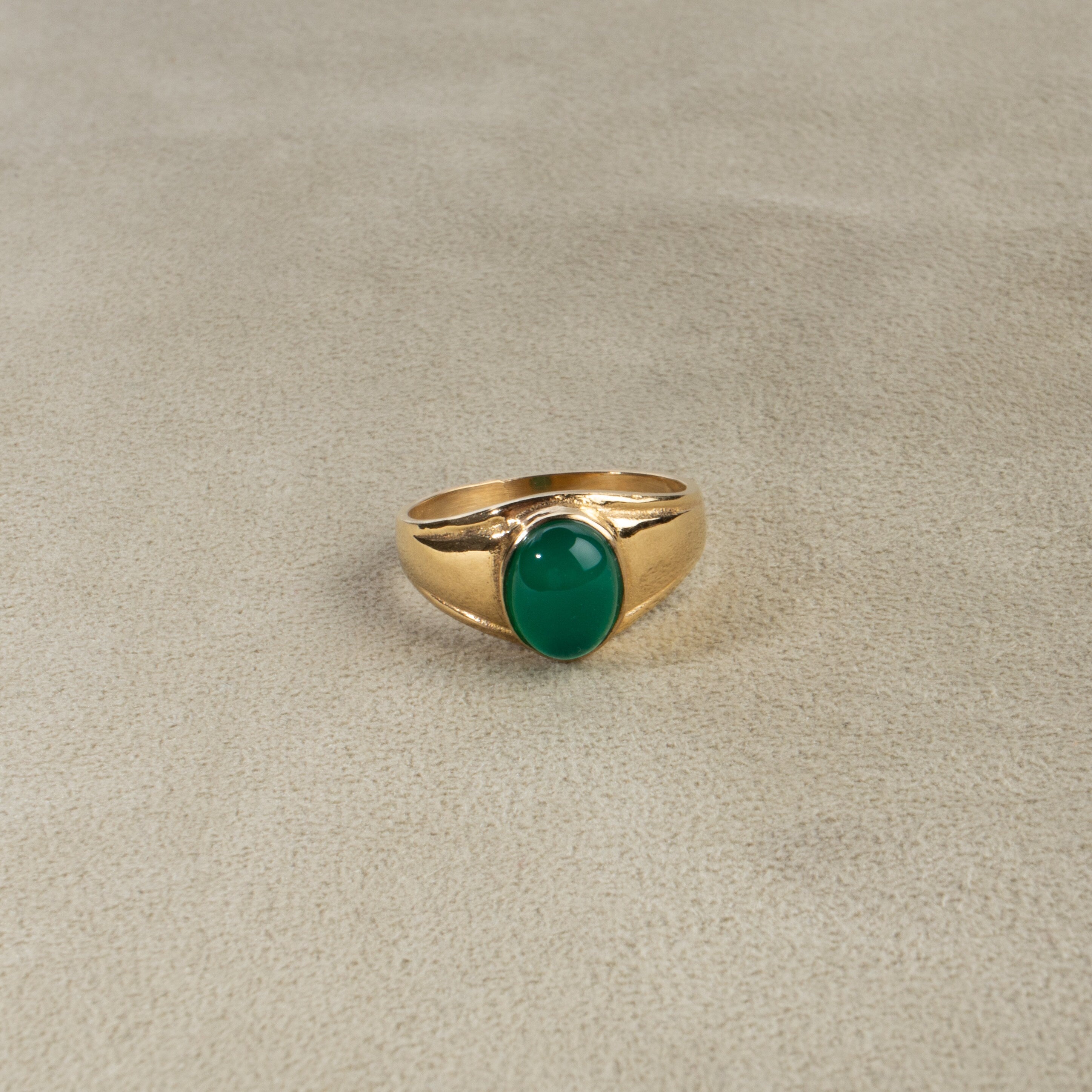 Siegelring mit ovalem grünem Onyx gold