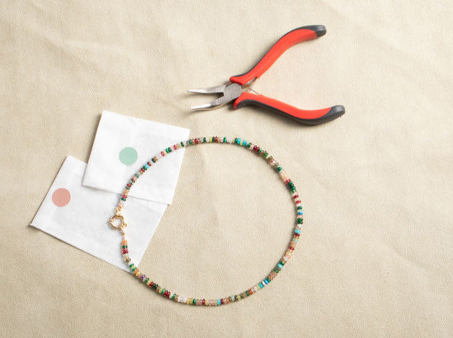 DIY Set: Bunte Perlenkette aus bunten Edelsteinen mit Federringverschluss in gold oder silber - NooeBerlin