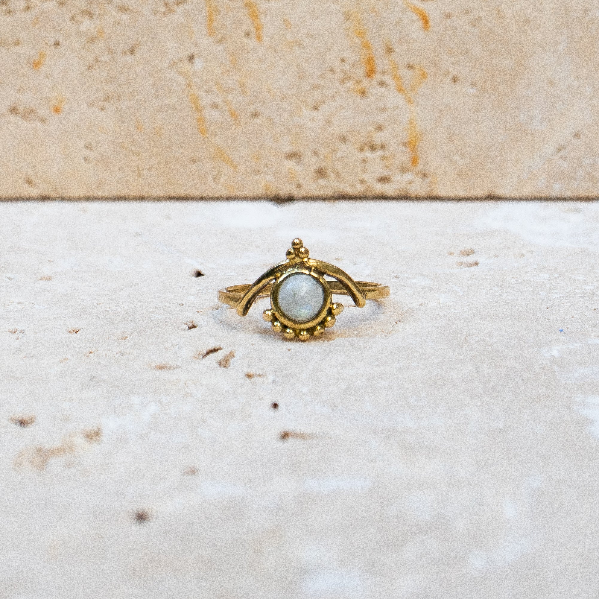 Boho Mondstein Ring mit rundem Stein - Tiara Krone weiß handgemacht