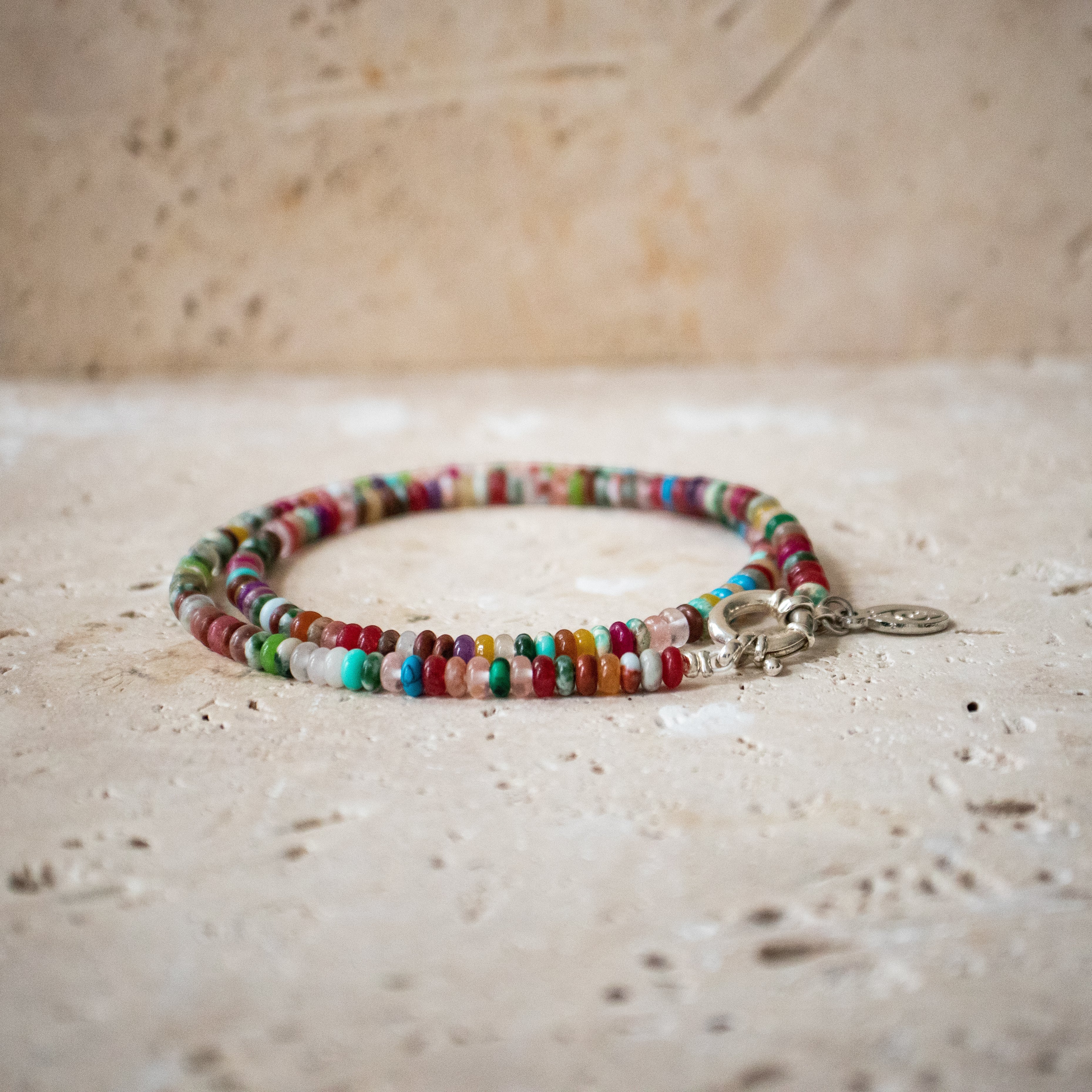 Regenbogen-Perlenkette – Handgefertigte Kette mit bunten Edelsteinen in vergoldet oder 925 Sterling Silber - Nooe UG