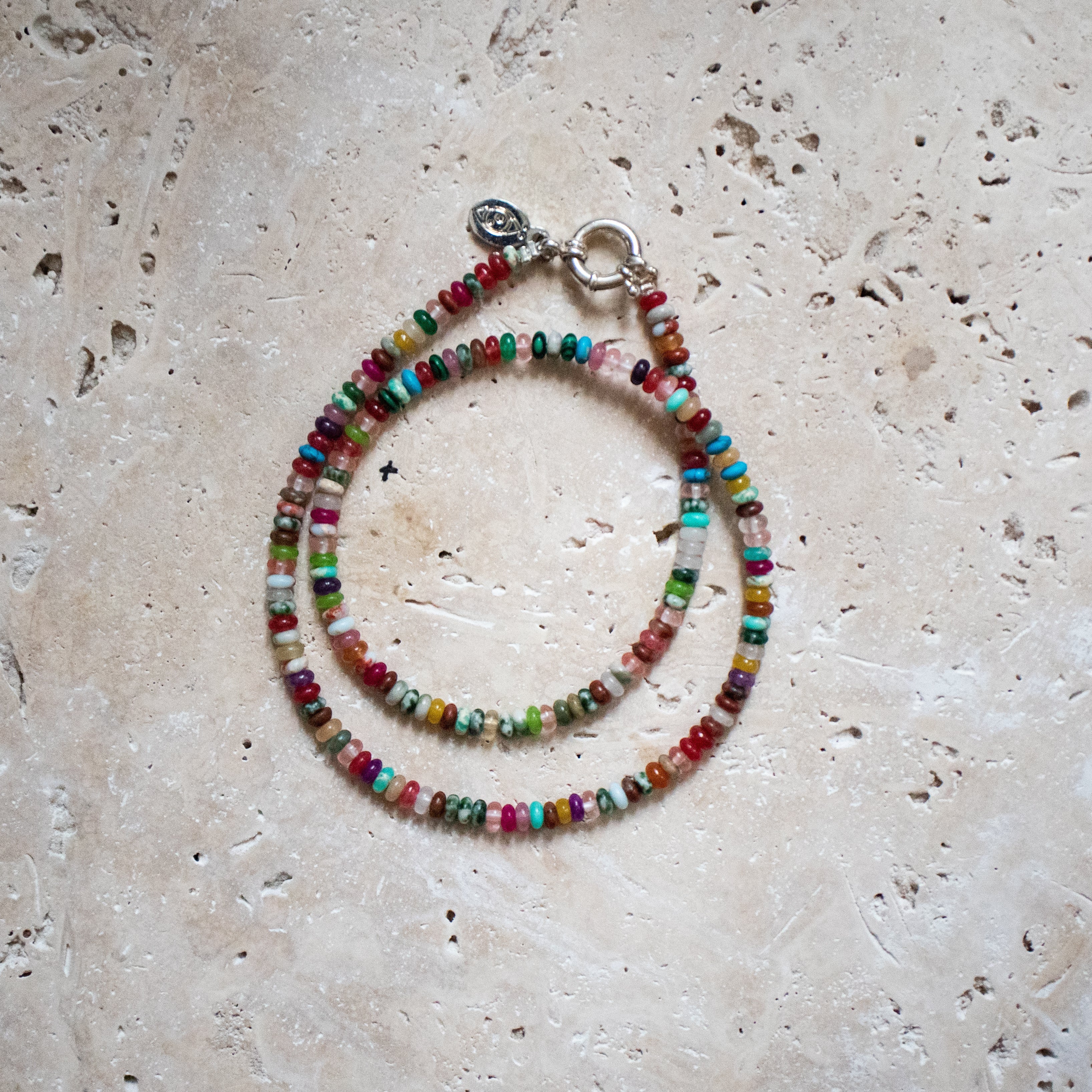 Regenbogen-Perlenkette – Handgefertigte Kette mit bunten Edelsteinen in vergoldet oder 925 Sterling Silber - Nooe UG