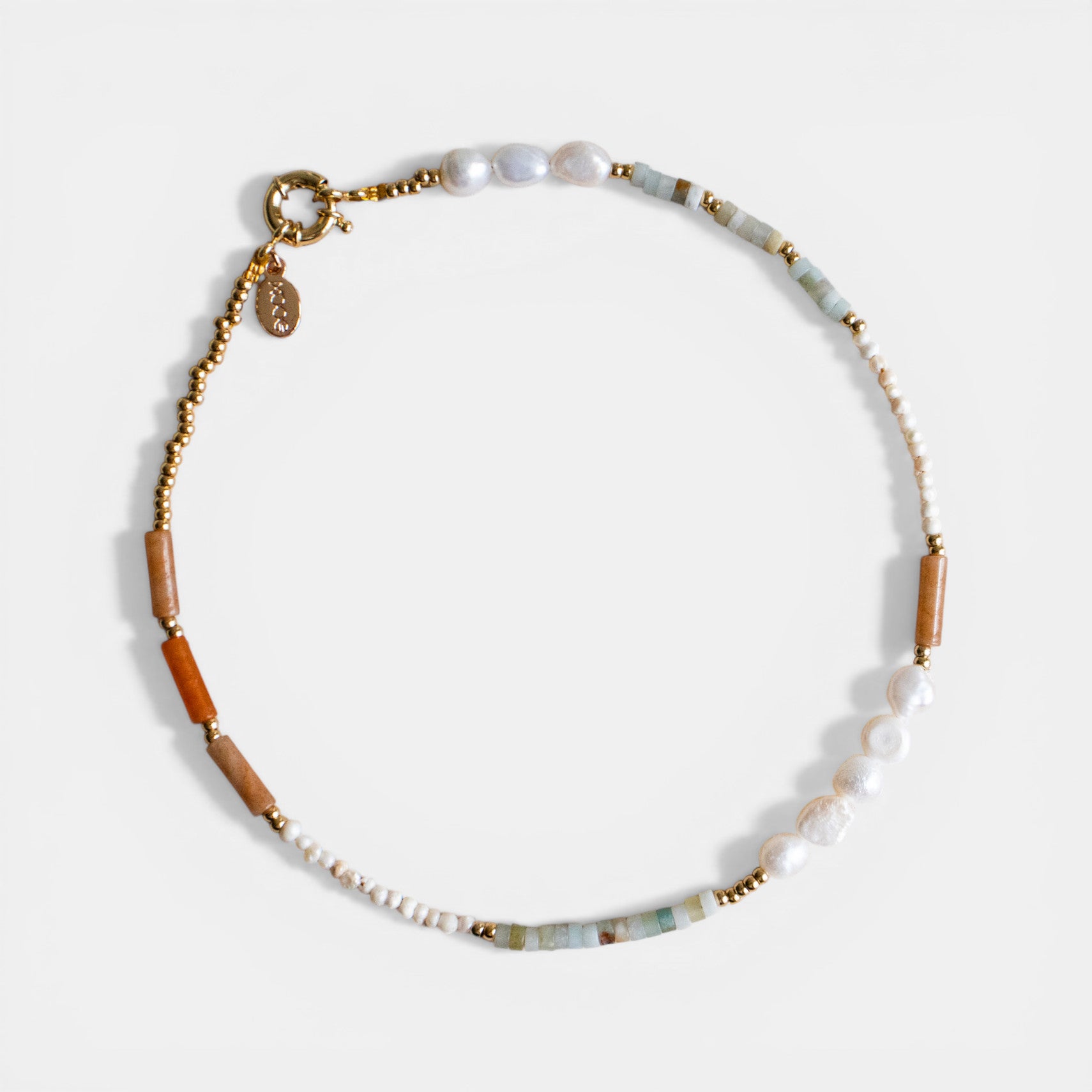 Handgemachte verspielte Perlenkette - Halskette orange gold weiß blau vergoldet /Kette mit Süßwasserperlen, Amazonith und rotem Aventurin - Nooe UG