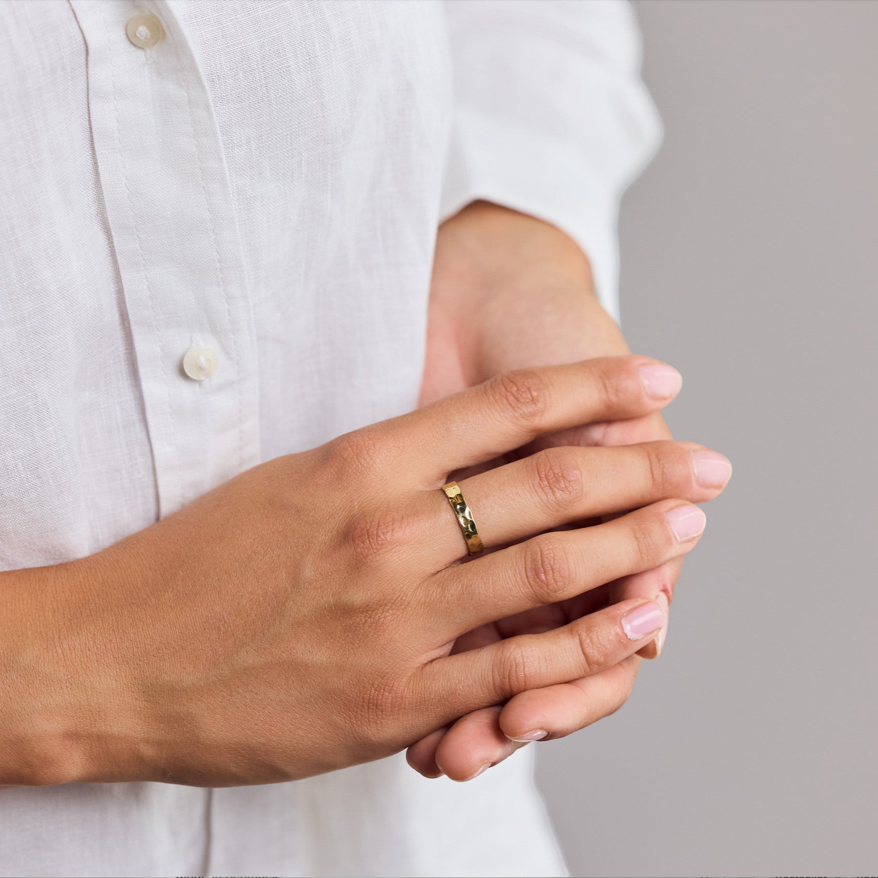 Gehämmerter Ring aus Messing handgemacht gold - Nooe UG