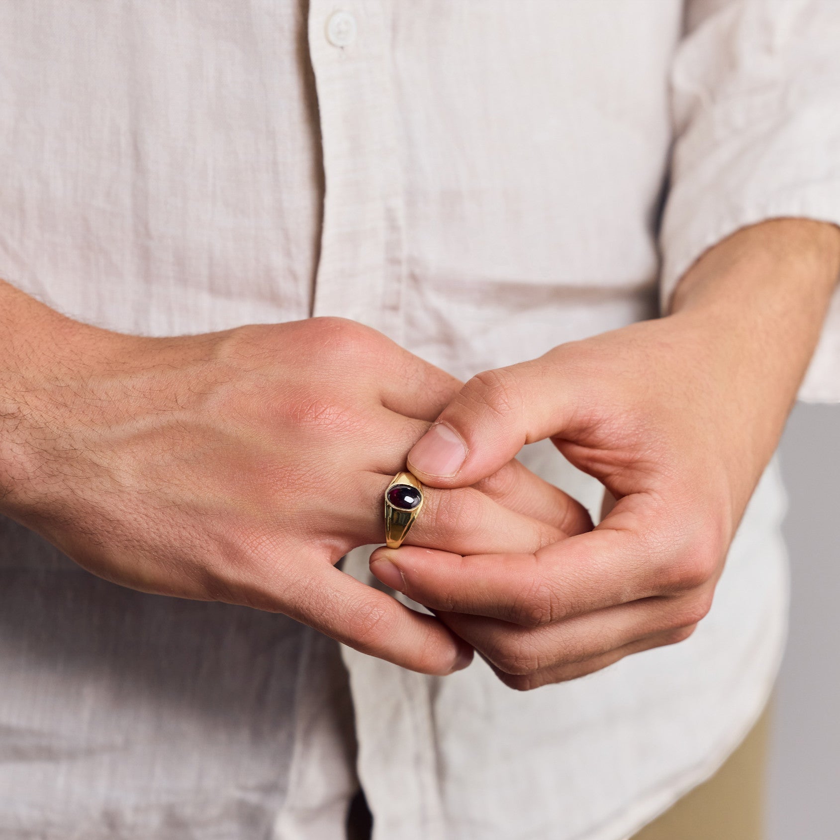 Natürlicher ovaler Granat Siegelring gold handgemacht - Nooe UG