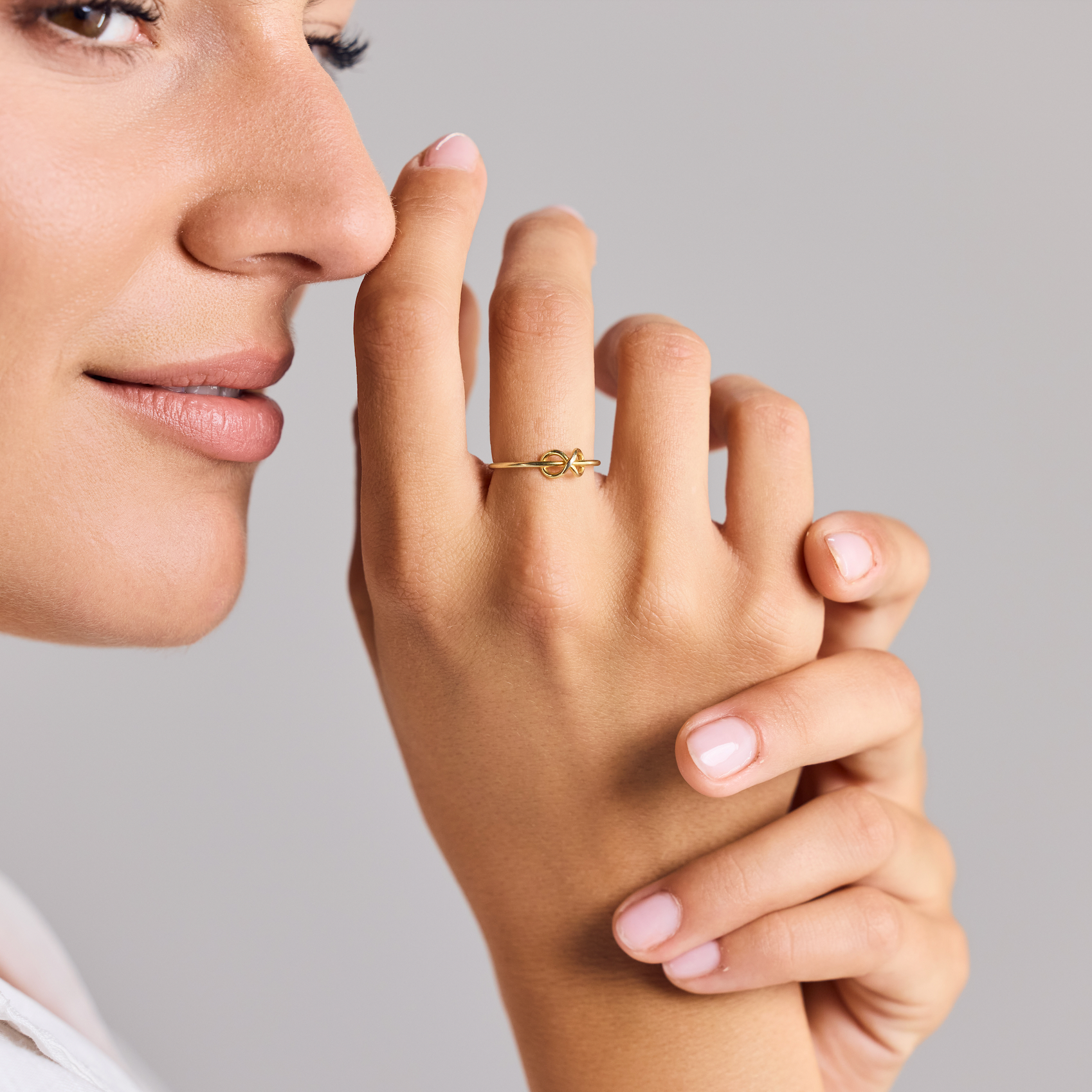 Zierlicher Knoten Ring Unendlichkeit aus vergoldetem 925 Sterling Silber / Brezel Schleife gold