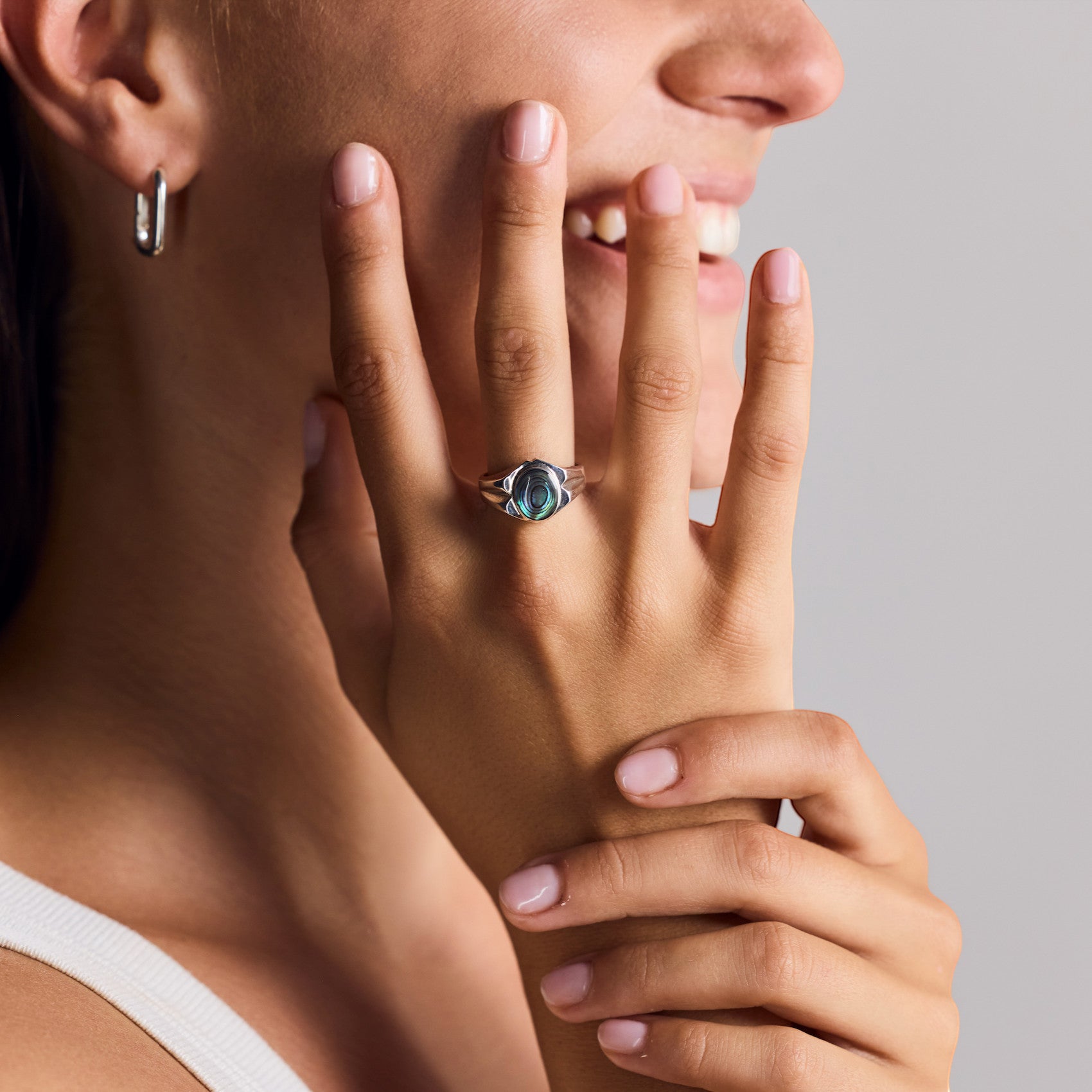 Großer Abalone Muschel Siegelring aus 925 Sterling Silber - Perlmutt Ring Statementring blau handgemacht - Nooe UG