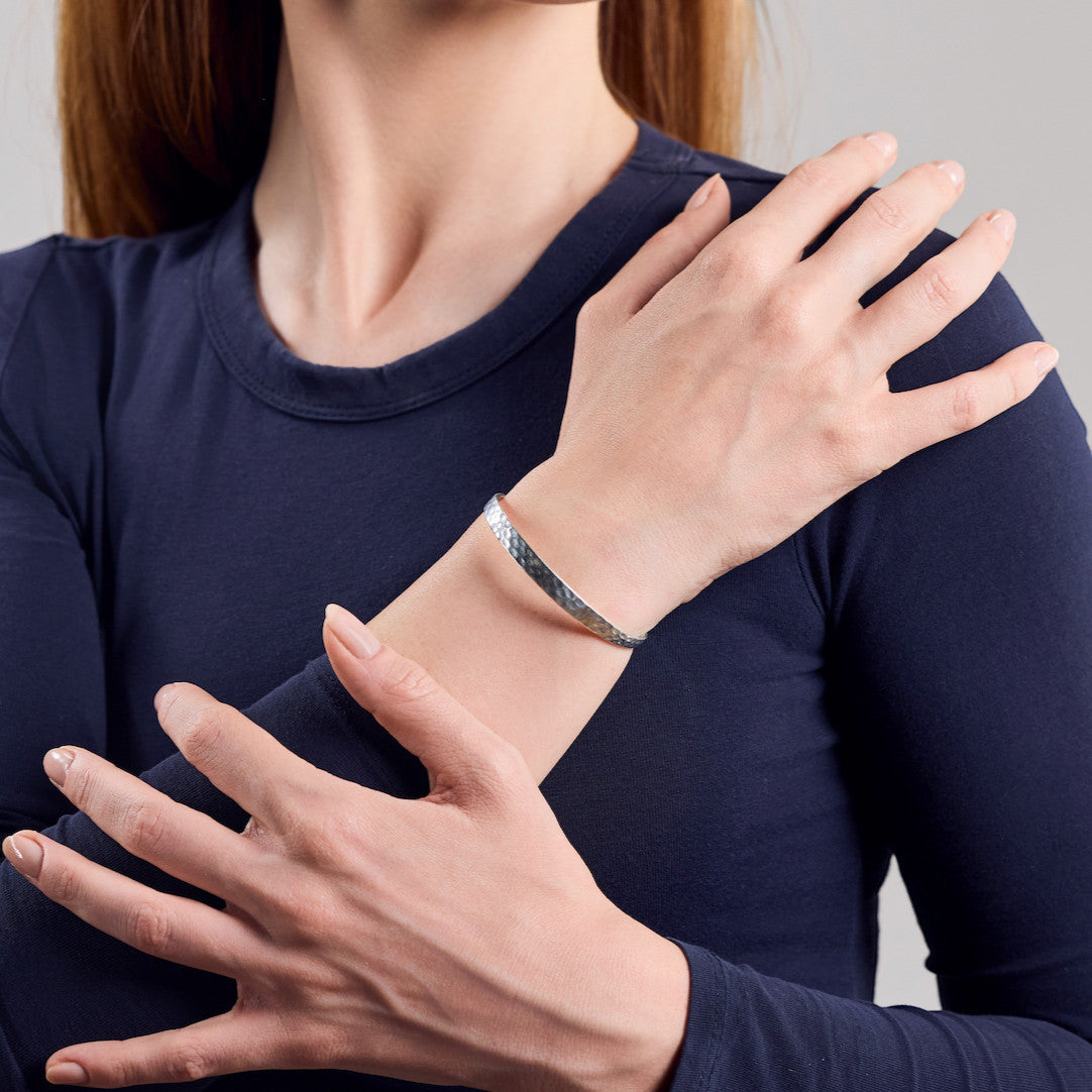 Breiter Armreif gehämmert 925 Sterling Silber verstellbar arm cuff - Nooe UG
