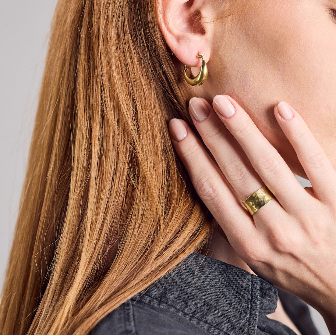Gehämmerter Ring gold breit verstellbar - Offener Stapelring - Nooe UG