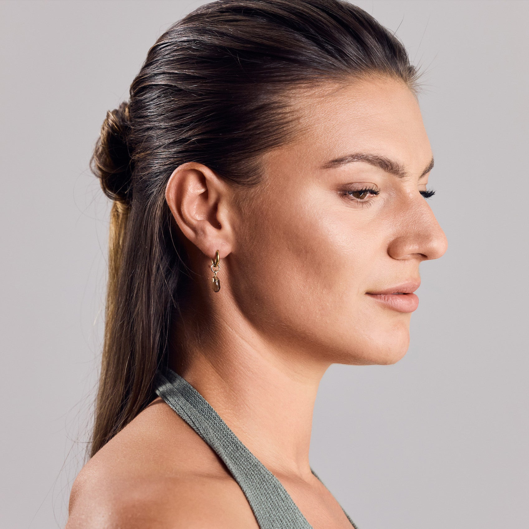 Huggies Creolen mit verschiedenen Steinen handgemacht vergoldet - Nooe UG