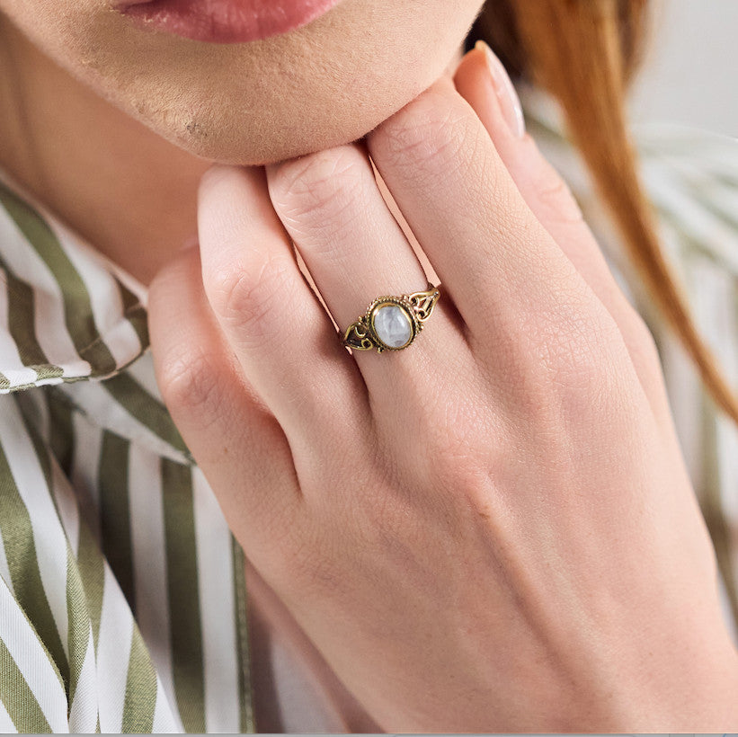 Mondstein Ring mit ovalem Stein gold handgemacht - Nooe UG