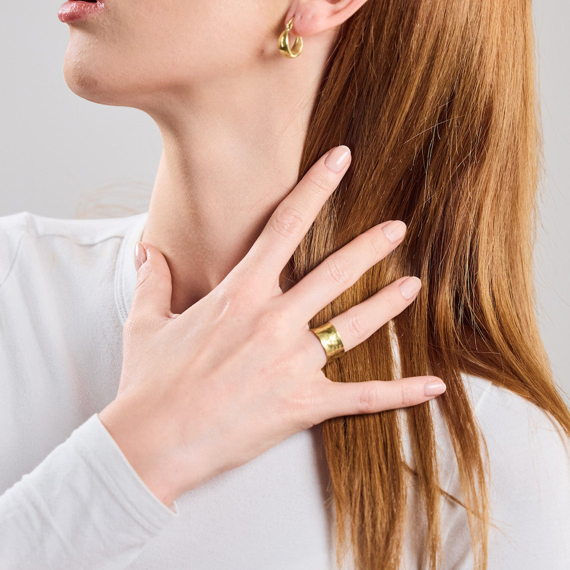 Gehämmerter Ring gold breit verstellbar - Offener Stapelring - Nooe UG