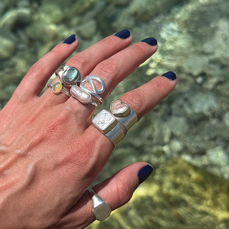 Breiter, quadratischer Siegelring aus 925 Sterling Silber mit natürlicher Süßwasserperle - Nooe UG