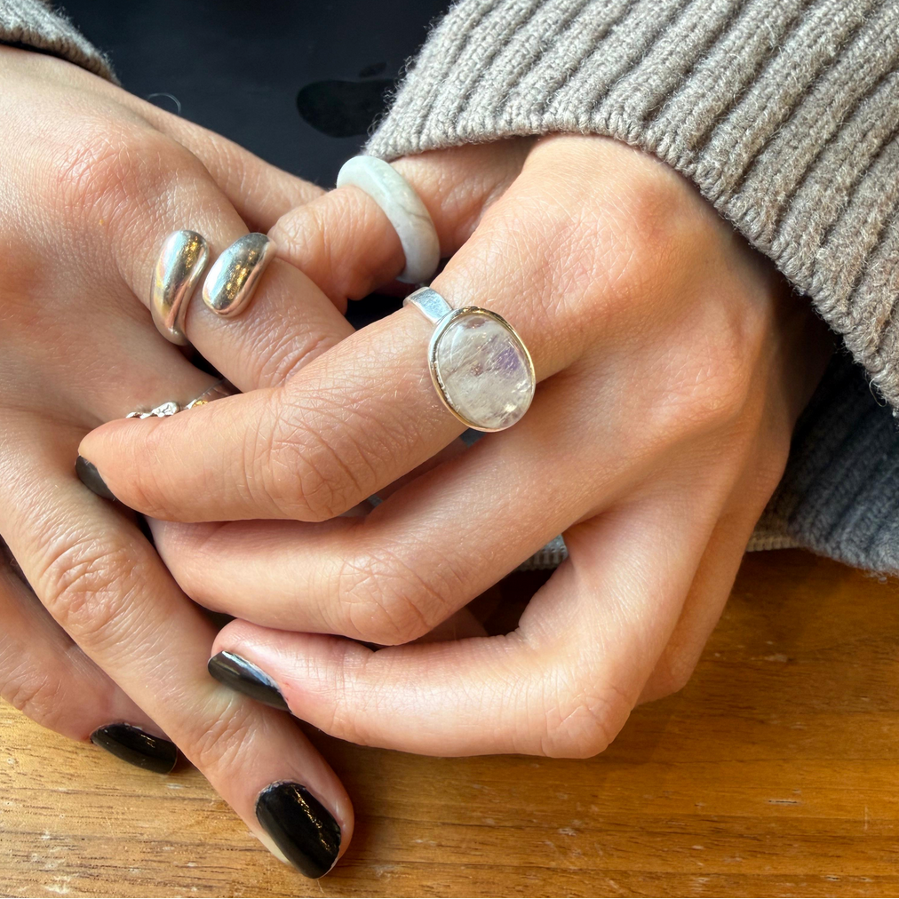 Großer Ovaler Mondstein Ring aus 925 Sterling Silber – Handgemacht | Nooe Berlin - Nooe UG