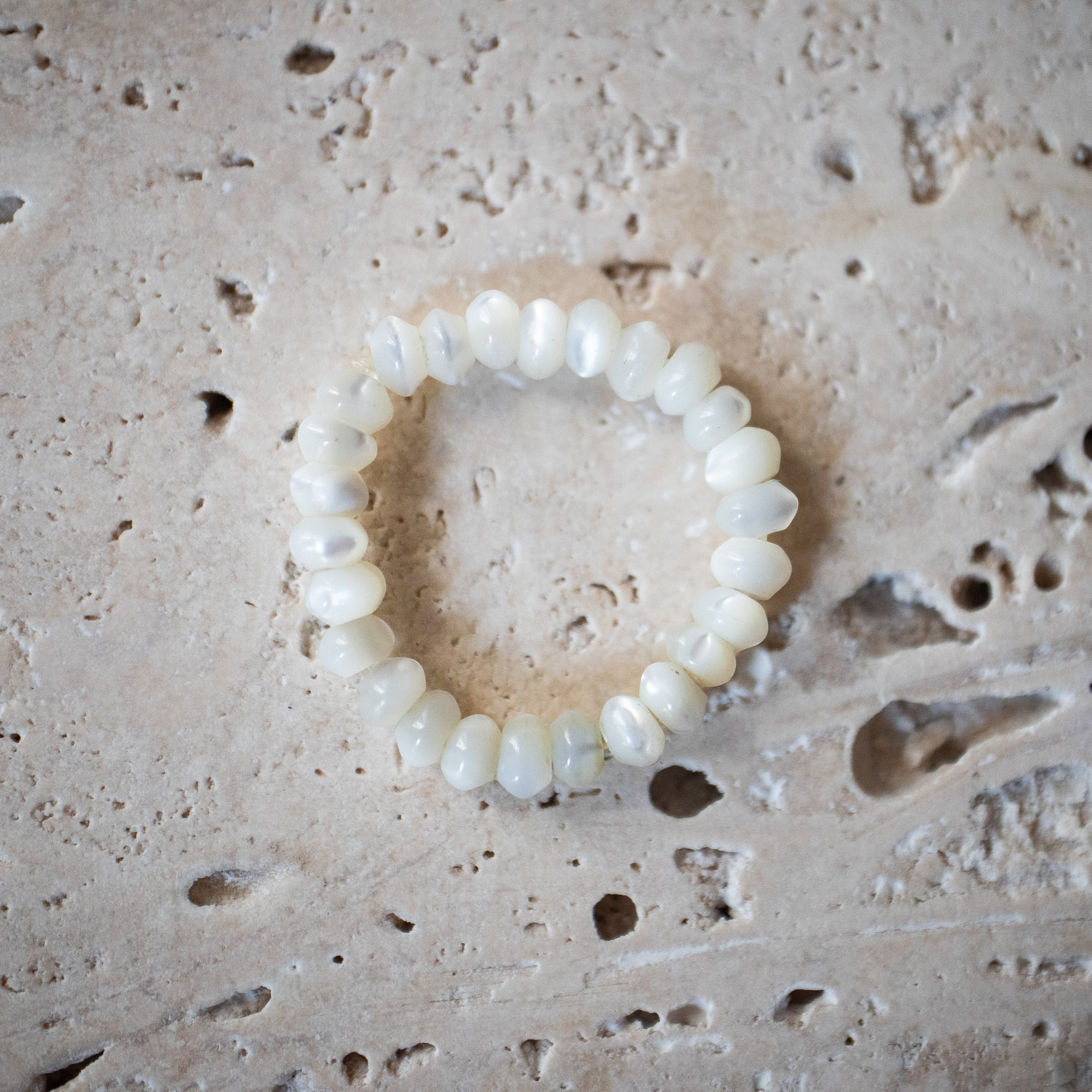 Perlmutt Ring – Handgefertigter Ring auf Gummiband - Nooe UG