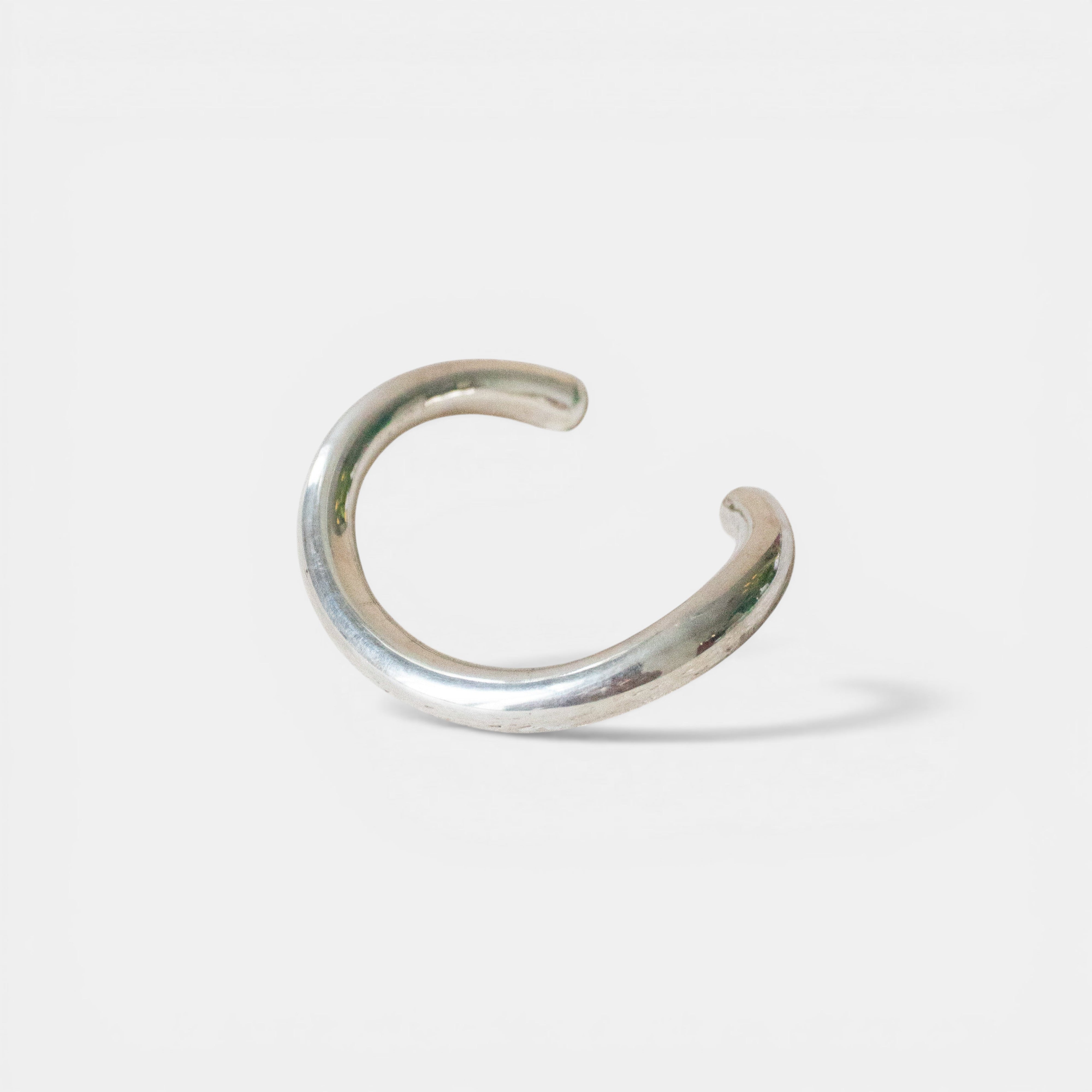 Breiter Handgemachter Armreif aus 925 Sterling Silber – Rundes Design - Nooe UG