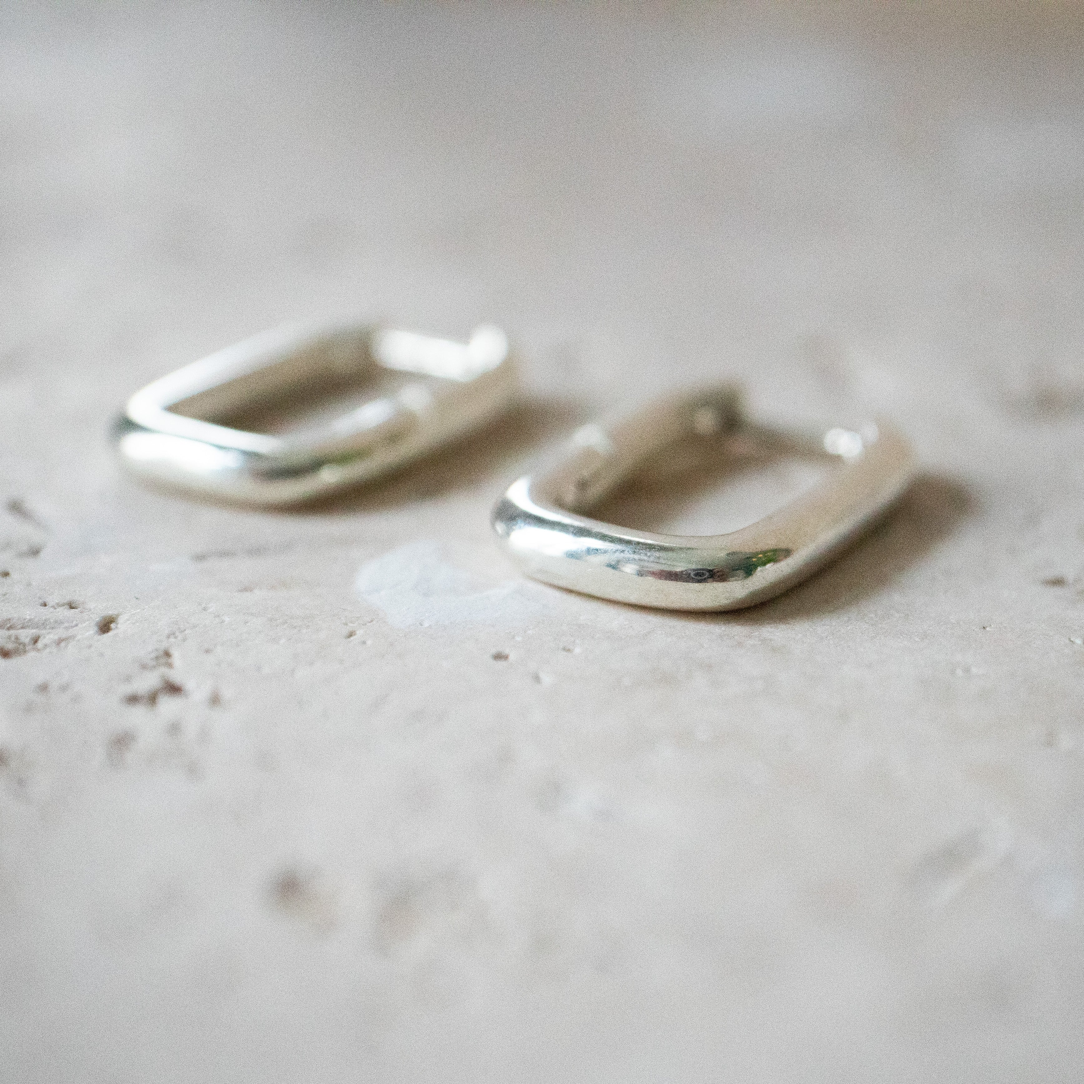 Eckige Creolen Huggies Ohrringe aus 925 Sterling Silber - Nooe UG
