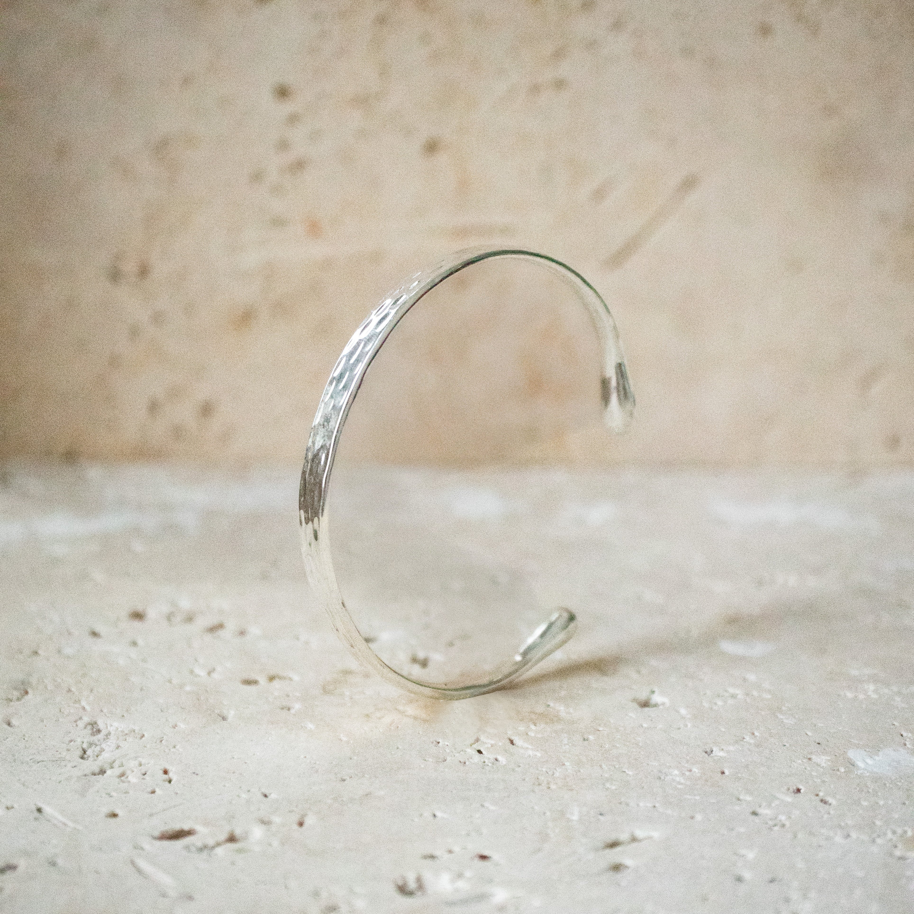 Breiter Armreif gehämmert 925 Sterling Silber verstellbar arm cuff - Nooe UG
