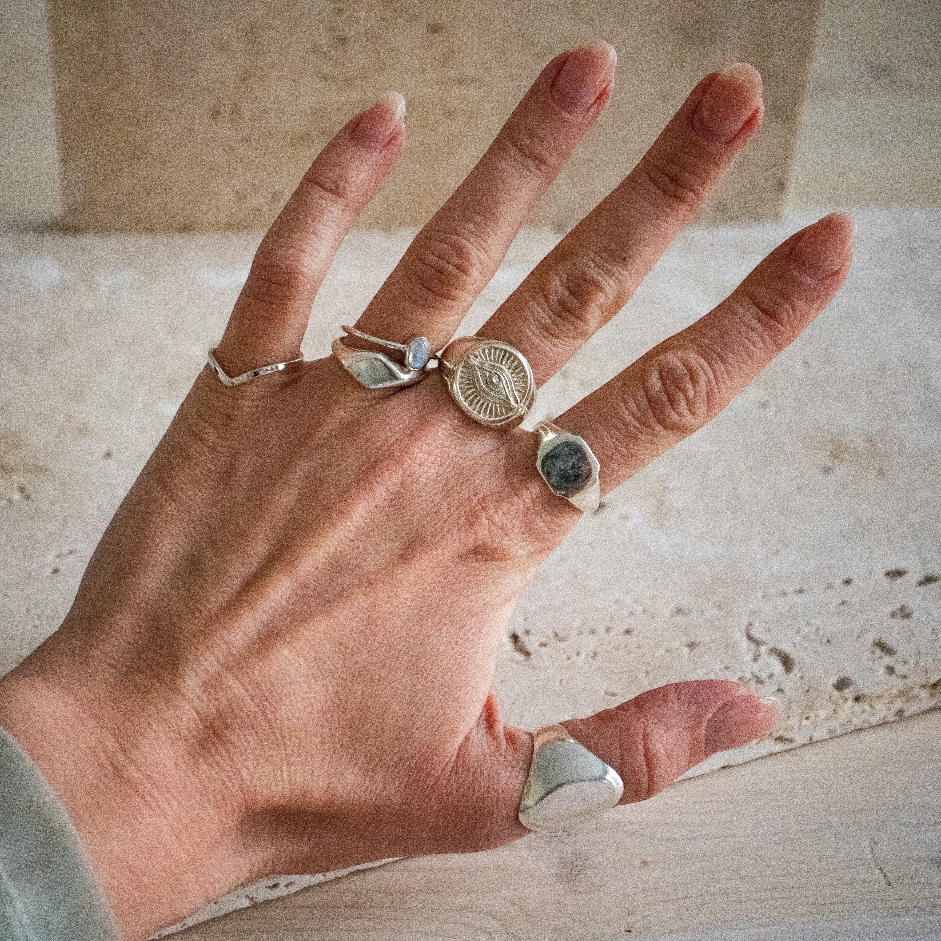 Feiner Mondstein Ring mit ovalem Stein 925 Sterling Silber handgemacht - Nooe UG