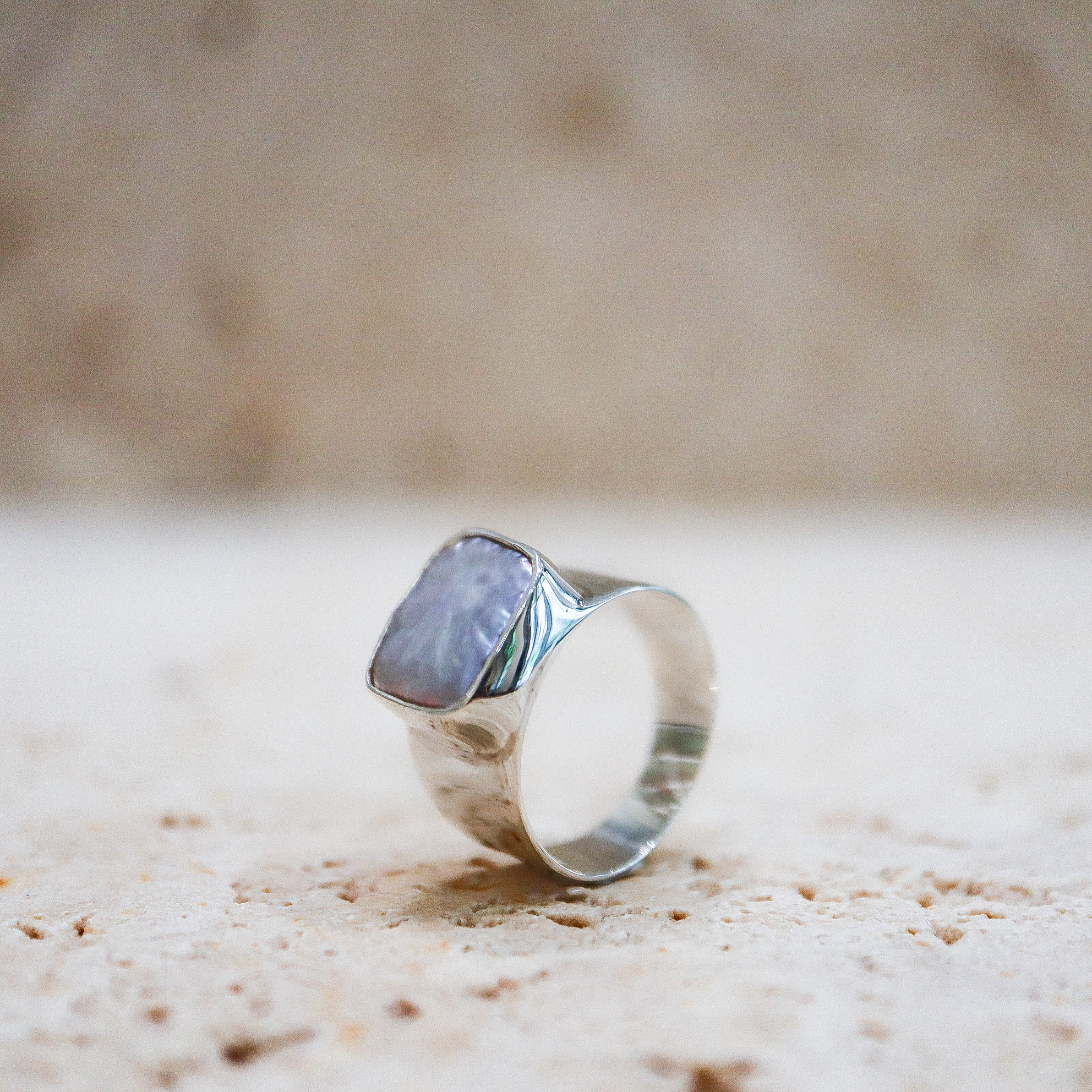Breiter, quadratischer Siegelring aus 925 Sterling Silber mit natürlicher Süßwasserperle