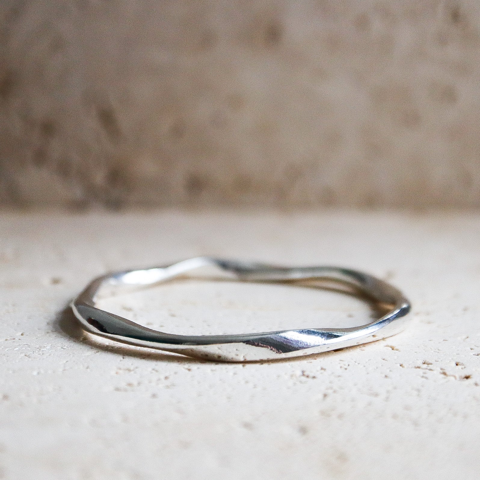 Handgemachter gedrehter Armreif aus Sterling Silber – offener runder Schmuck