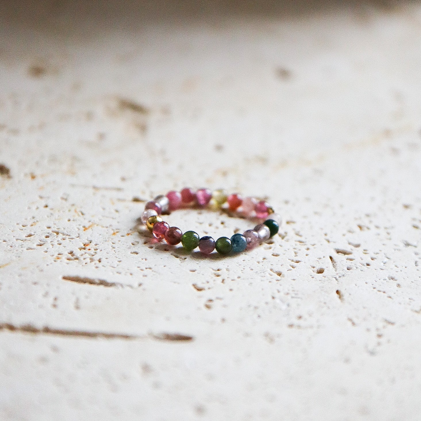 Zarter Perlenring aus Turmalin – Pinky Ring – Einheitsgröße