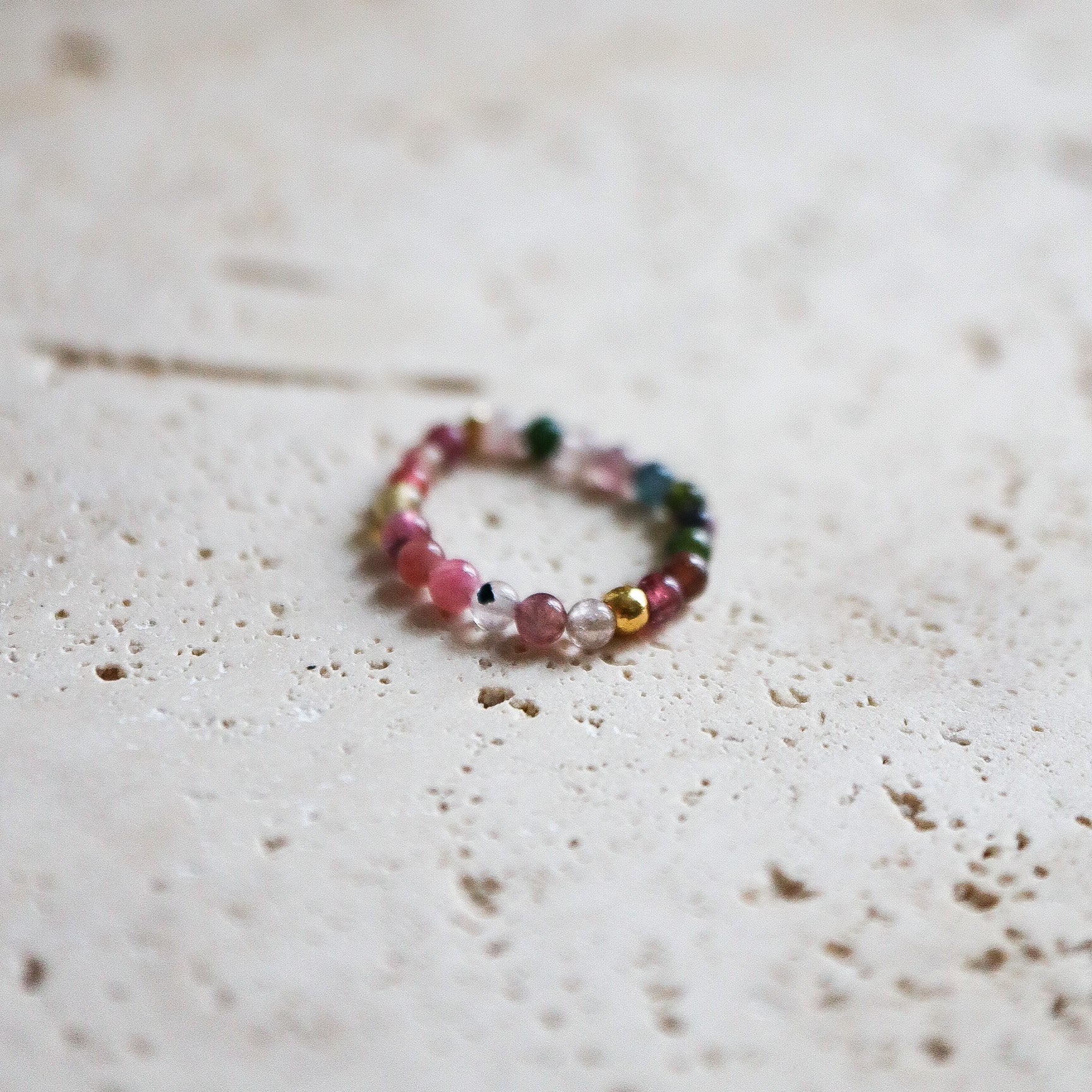 Zarter Perlenring aus Turmalin – Pinky Ring – Einheitsgröße