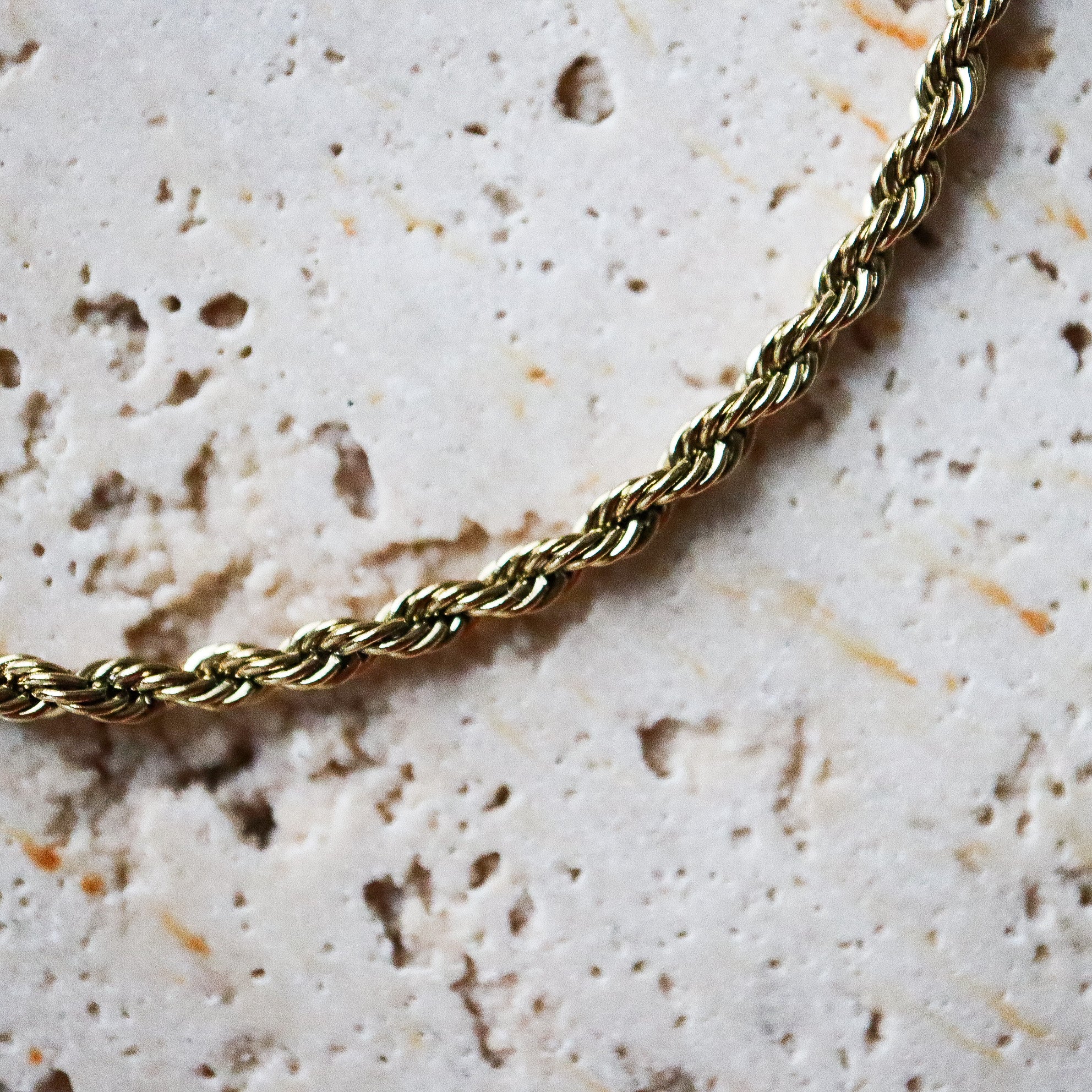 Vergoldetes Edelstahl Seil-Armband – filigranes Schmuckstück für Damen