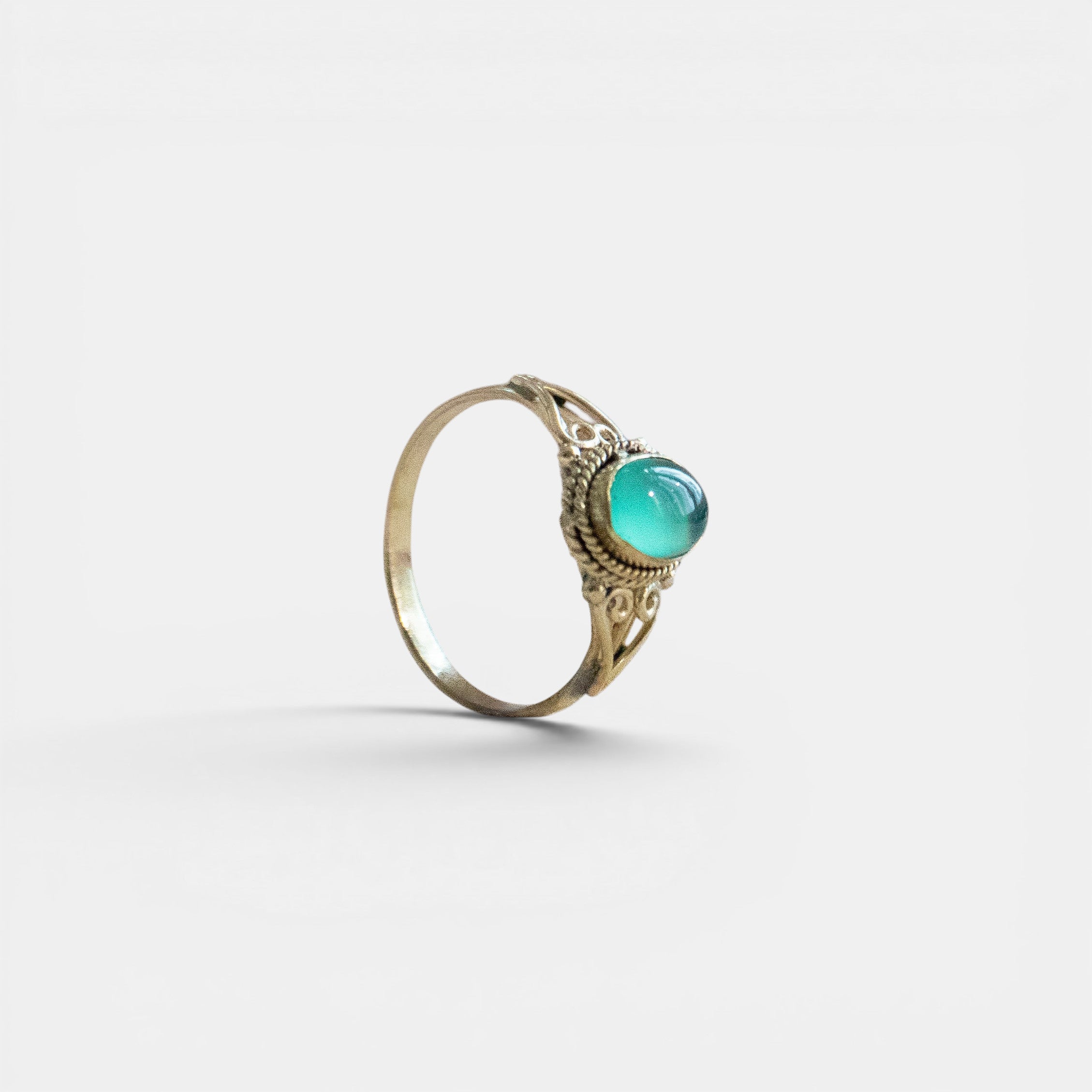 Grüner Onyx Ring mit ovalem Stein verspielt gold handgemacht - Nooe UG