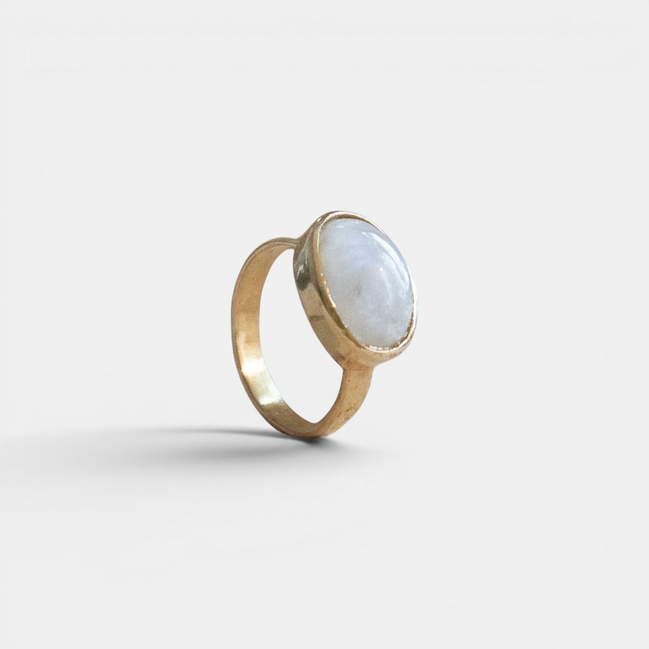 Großer Mondstein Ring mit ovalem Stein gold - Nooe UG
