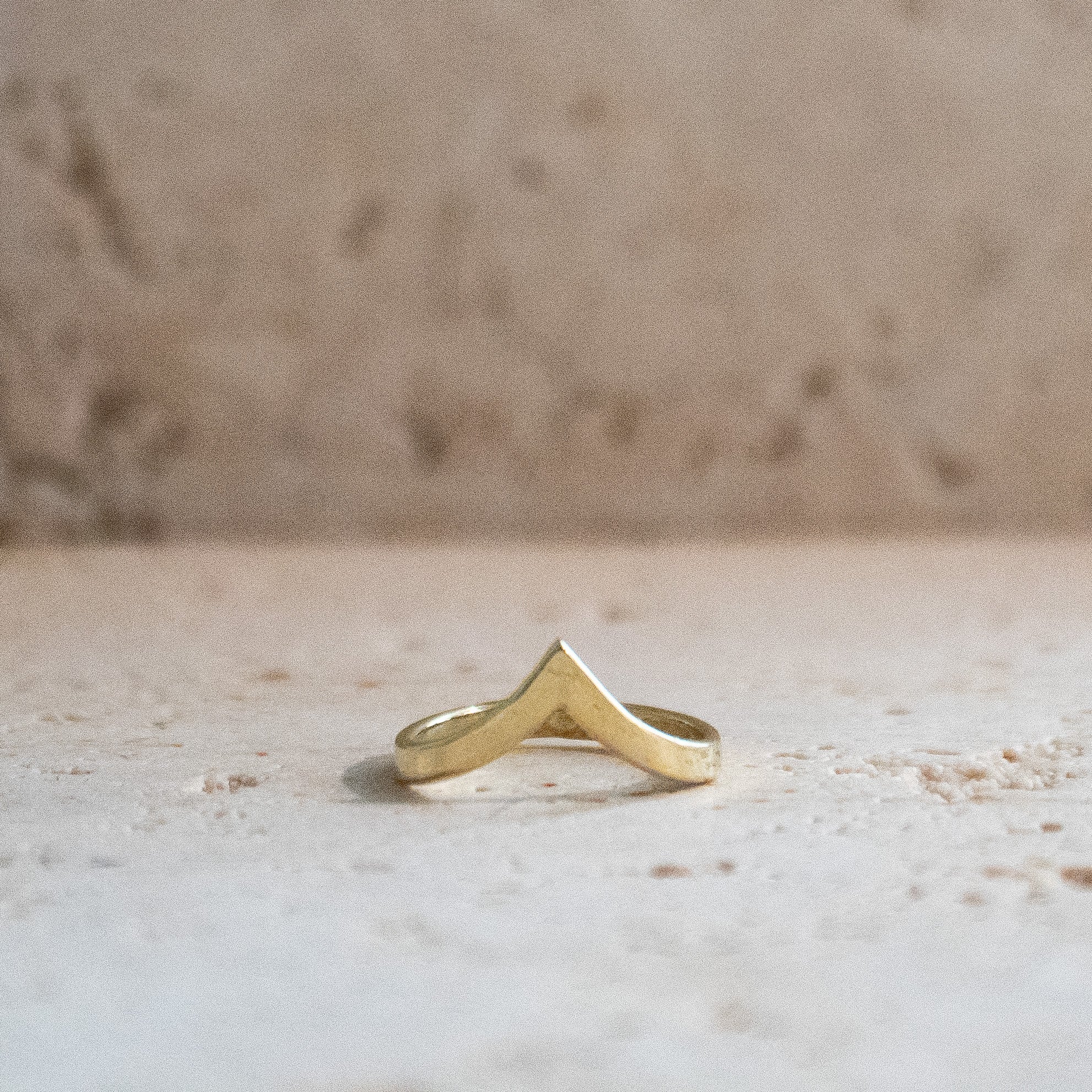 Anillo Chevron oro hecho a mano