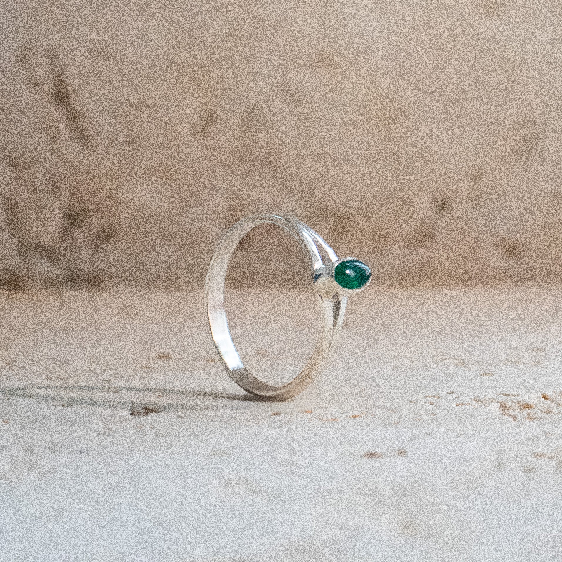 Kleiner grüner Onyx Ring mit ovalem Stein aus 925 Sterling Silber handgemacht