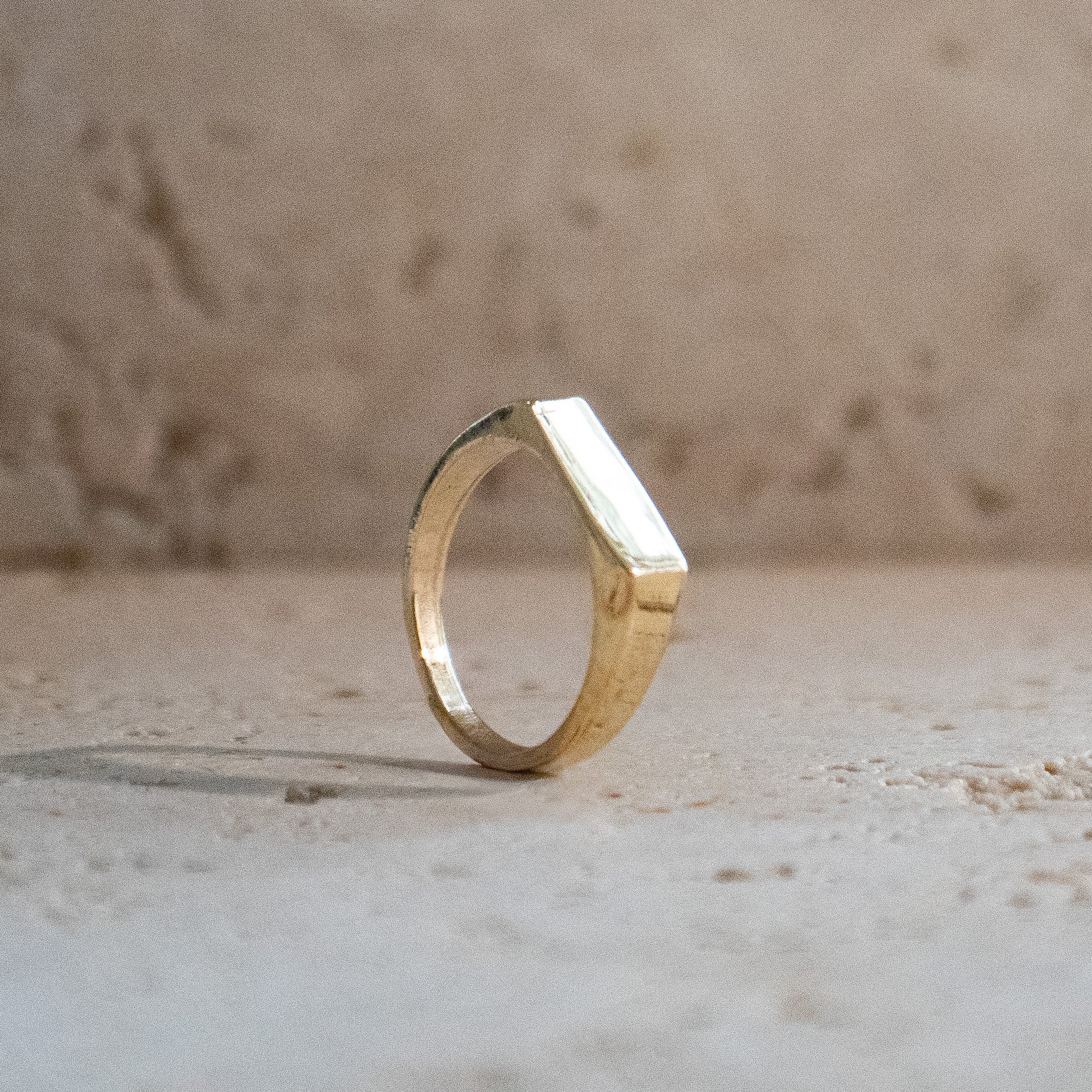 Schlichter bar Riegel Siegelring gold handgemacht