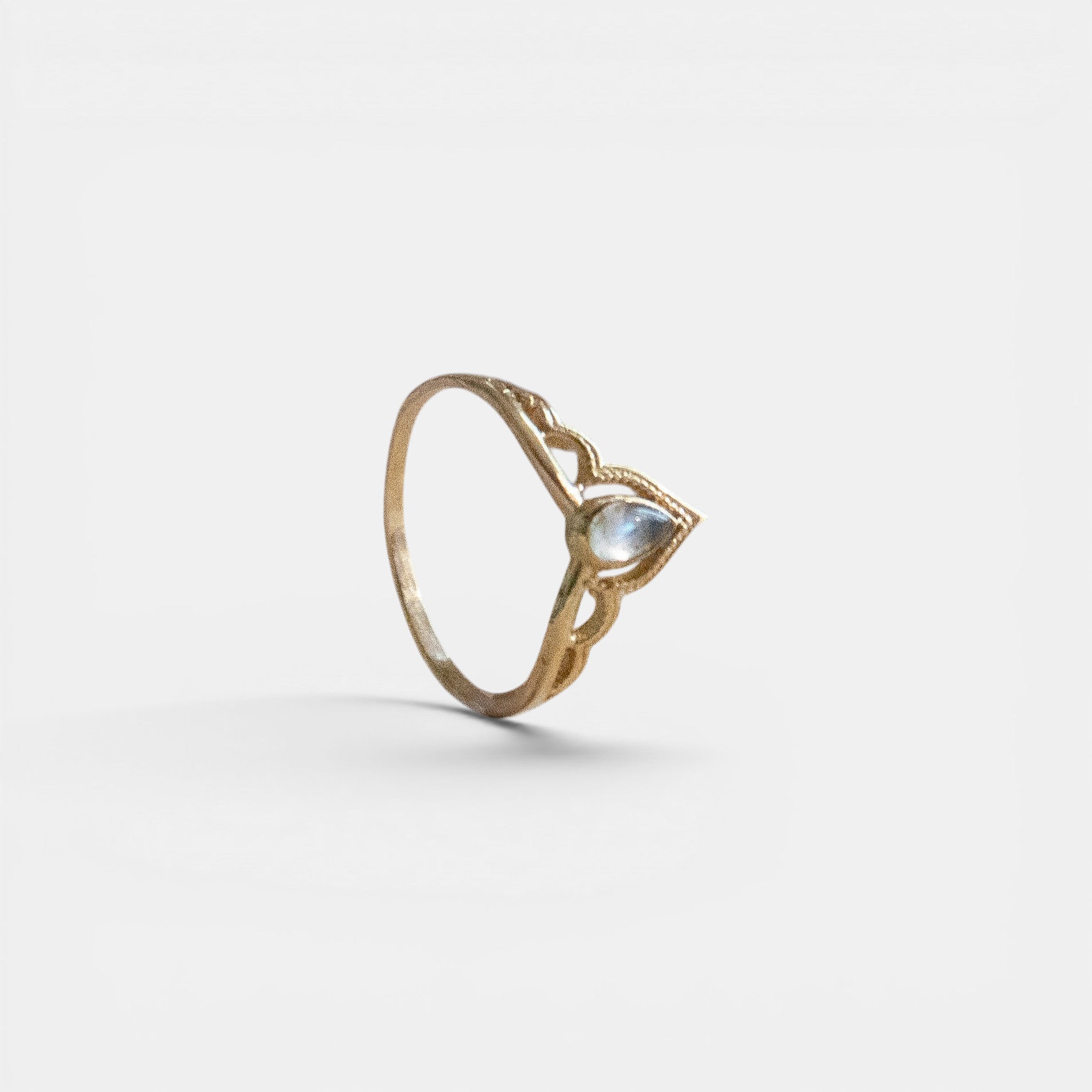 Tiara Kronen Ring mit Labradorit Spitze – Gold aus Messing Handgemacht - Nooe UG