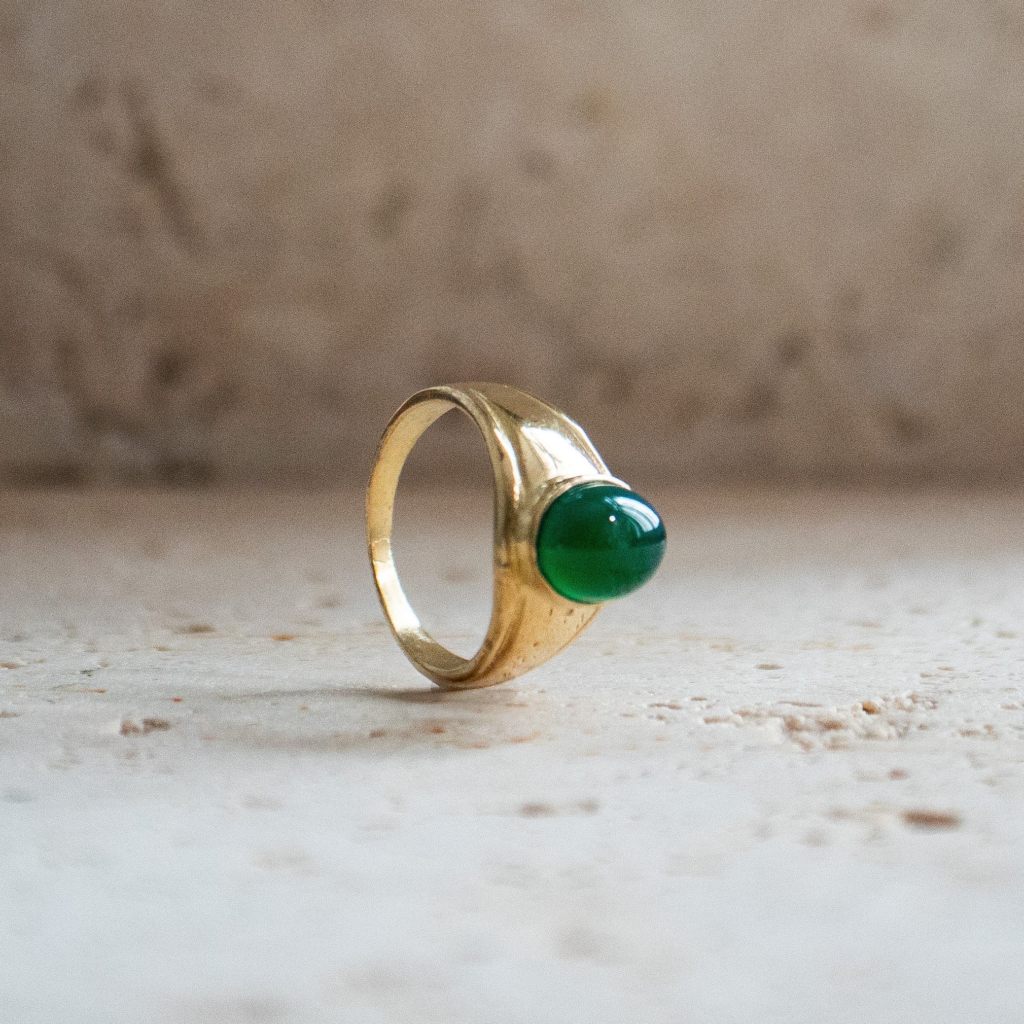 Signet ring with oval green onyx gold