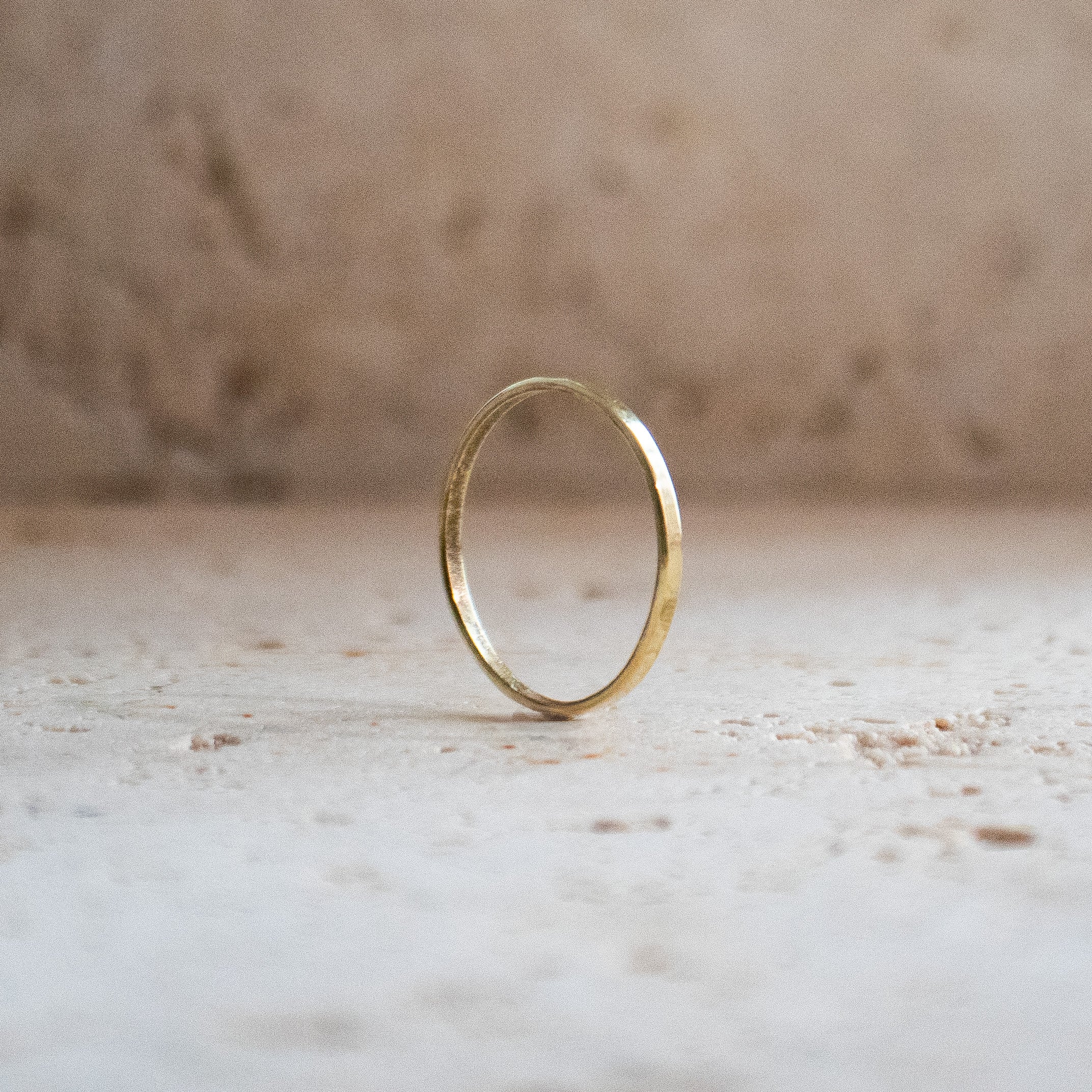 Bague délicate, délicate et fine en laiton doré fait à la main