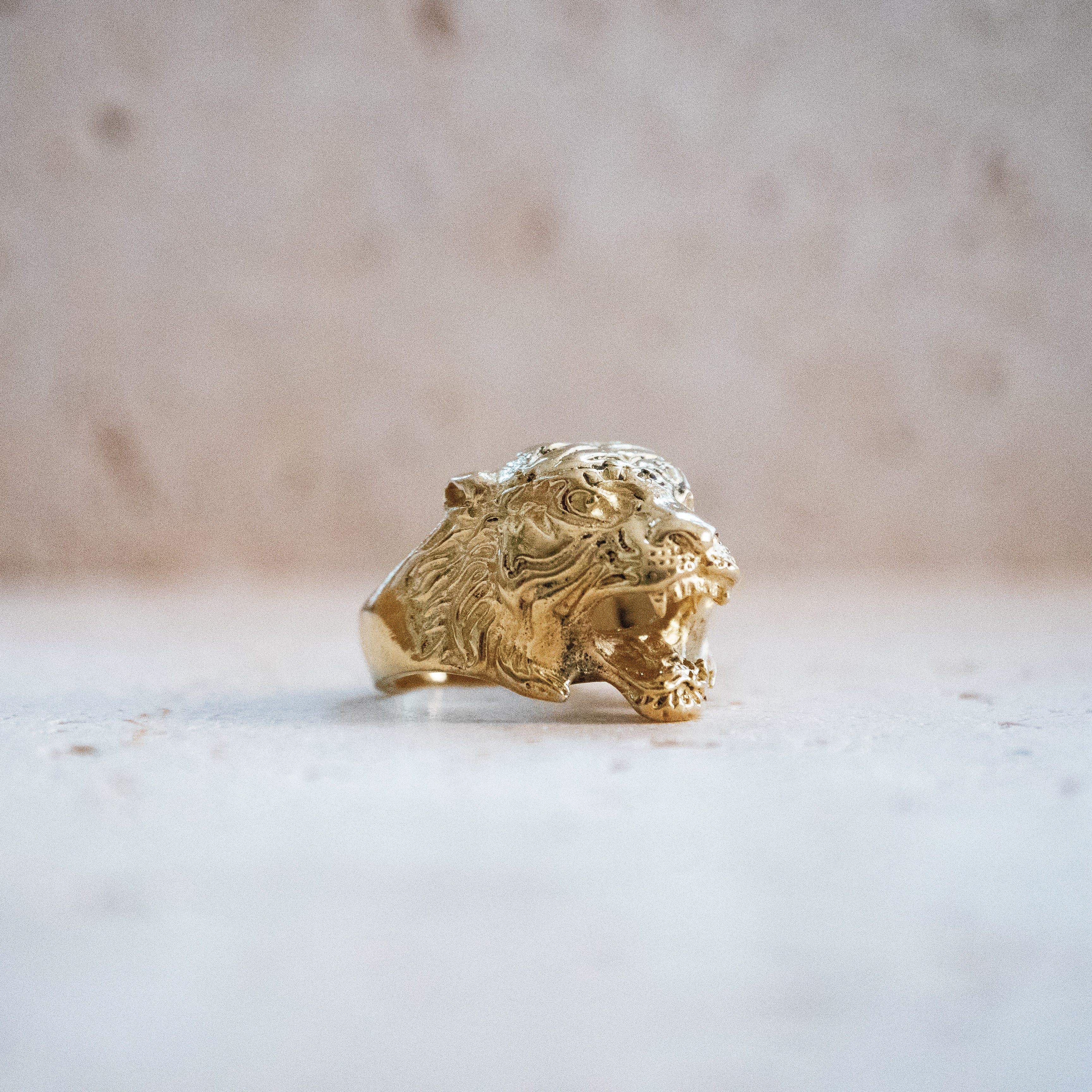 Tigerkopf Ring – Goldfarbenes, handgemachtes Statement-Piece