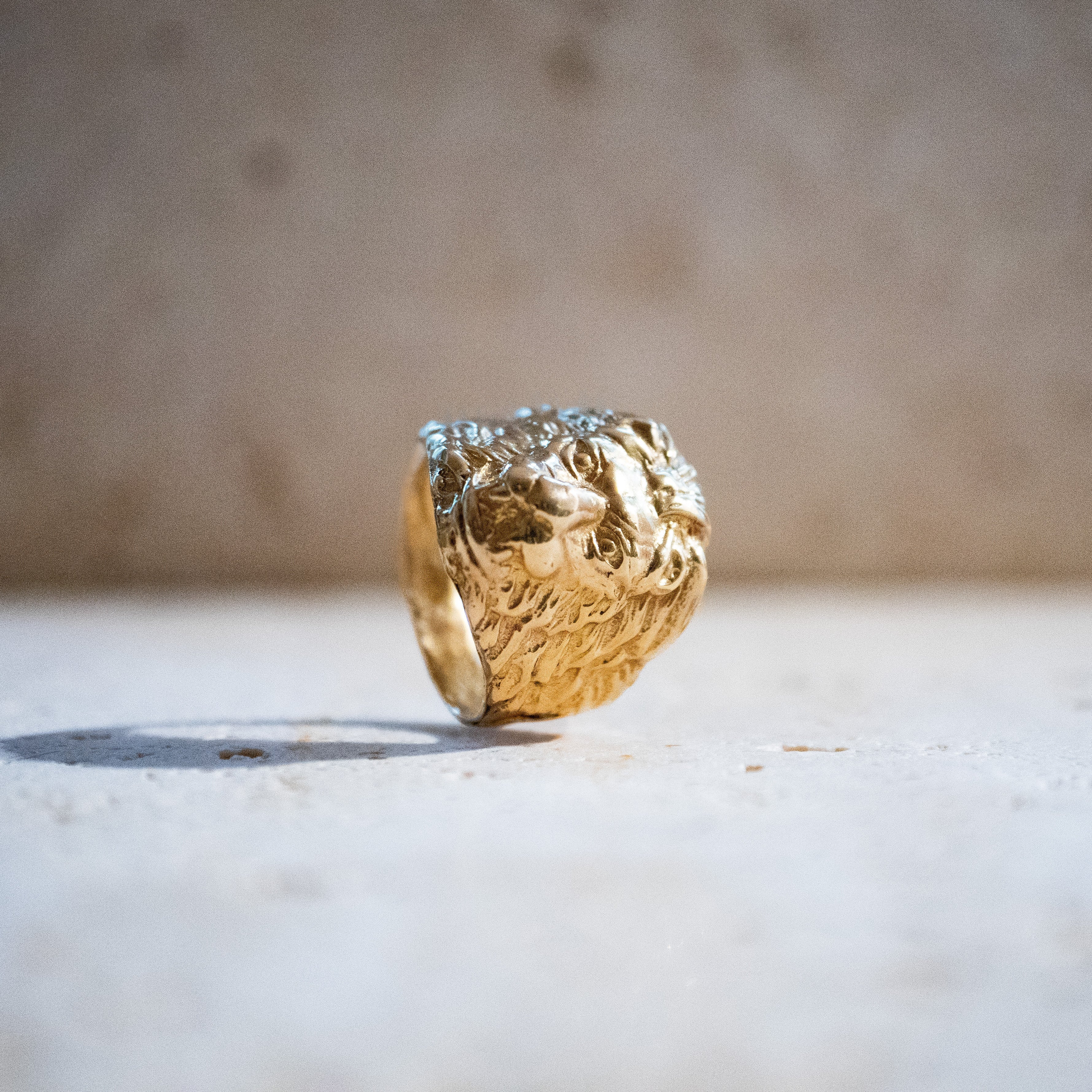 Löwe Kopf Leo Ring – Goldfarben & Handgemacht - Nooe UG