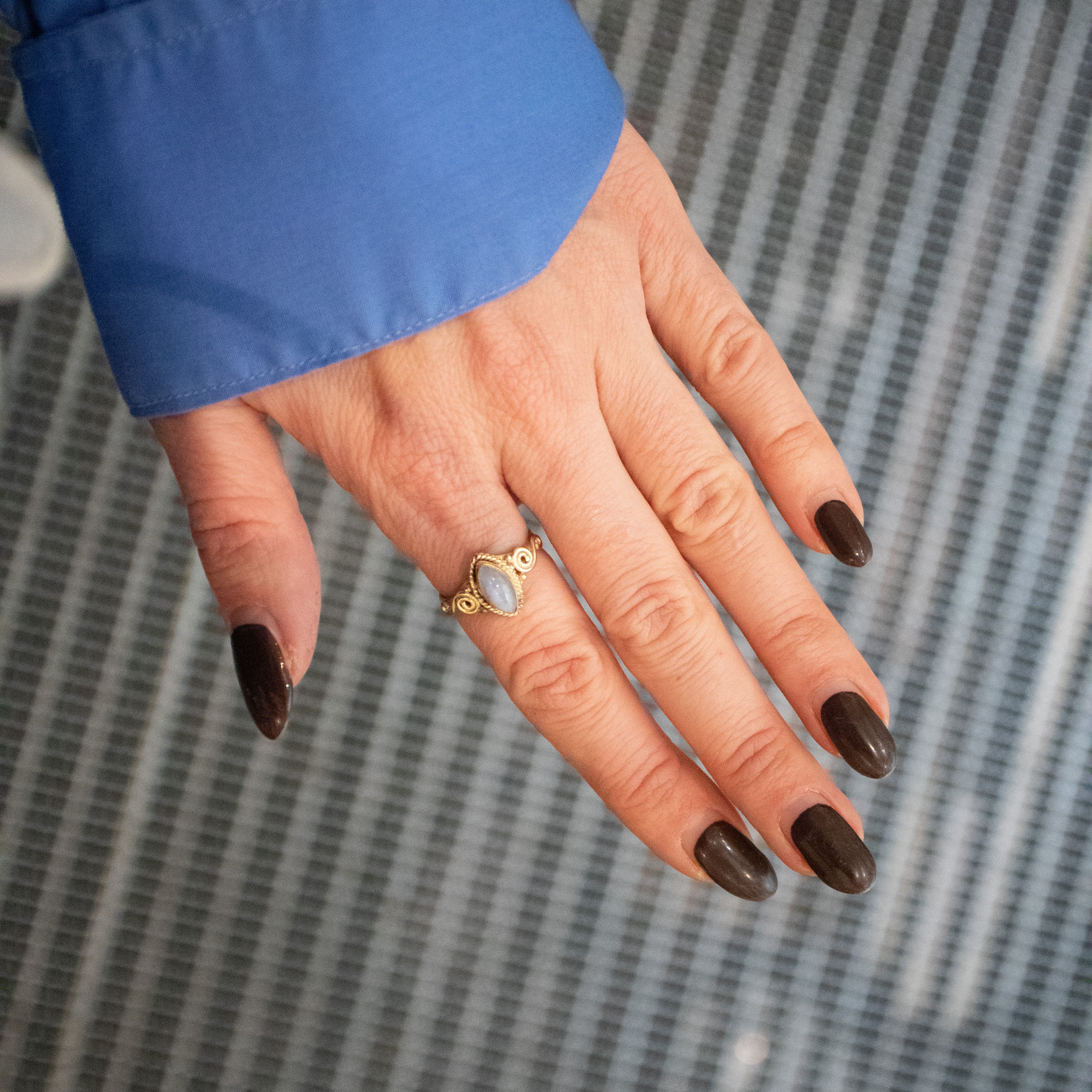 Ring mit weißem Mondstein – Augenförmiges Boho Design in Gold