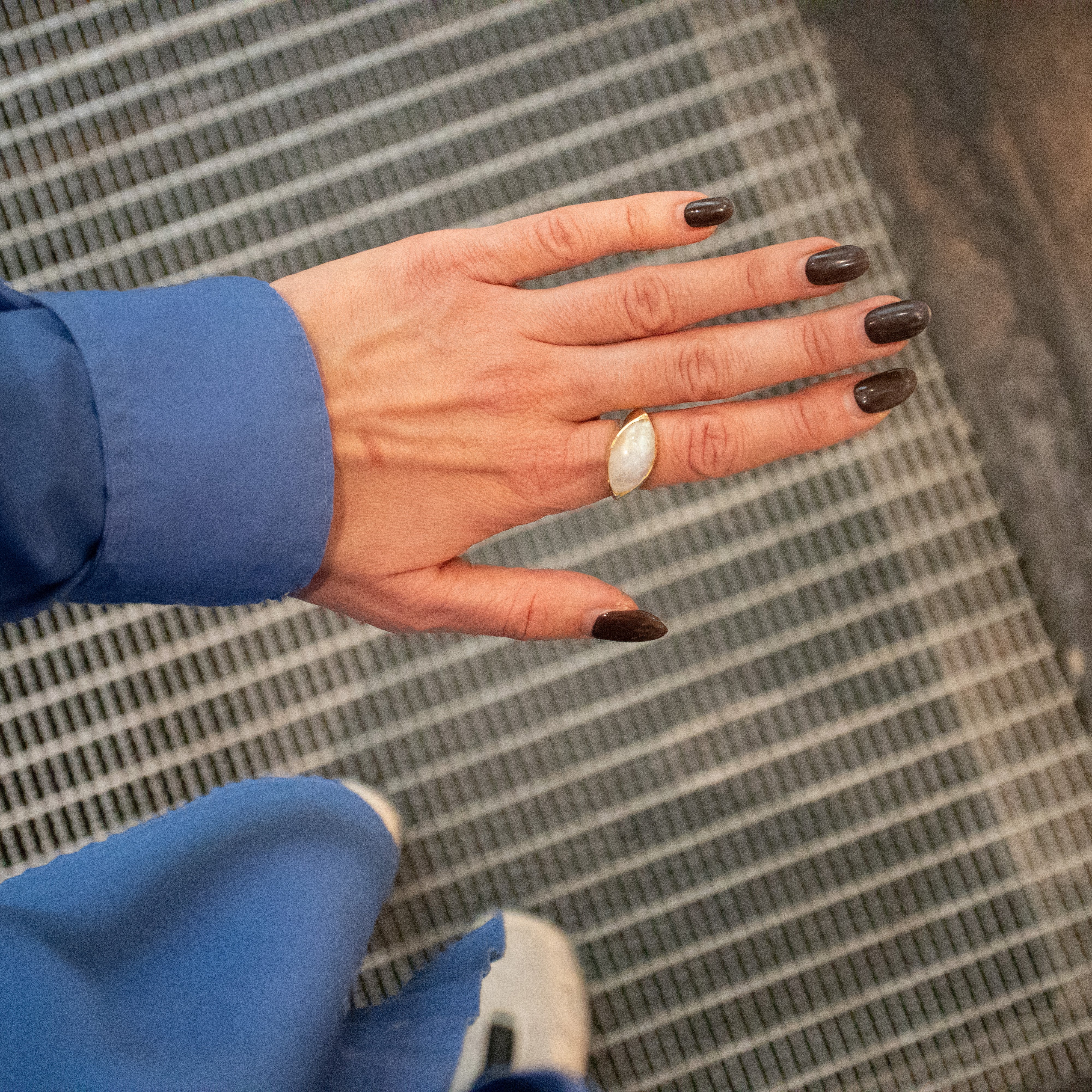 Großer Mondstein-Ring – Handgemachter Goldring aus Messing im Augen-Design