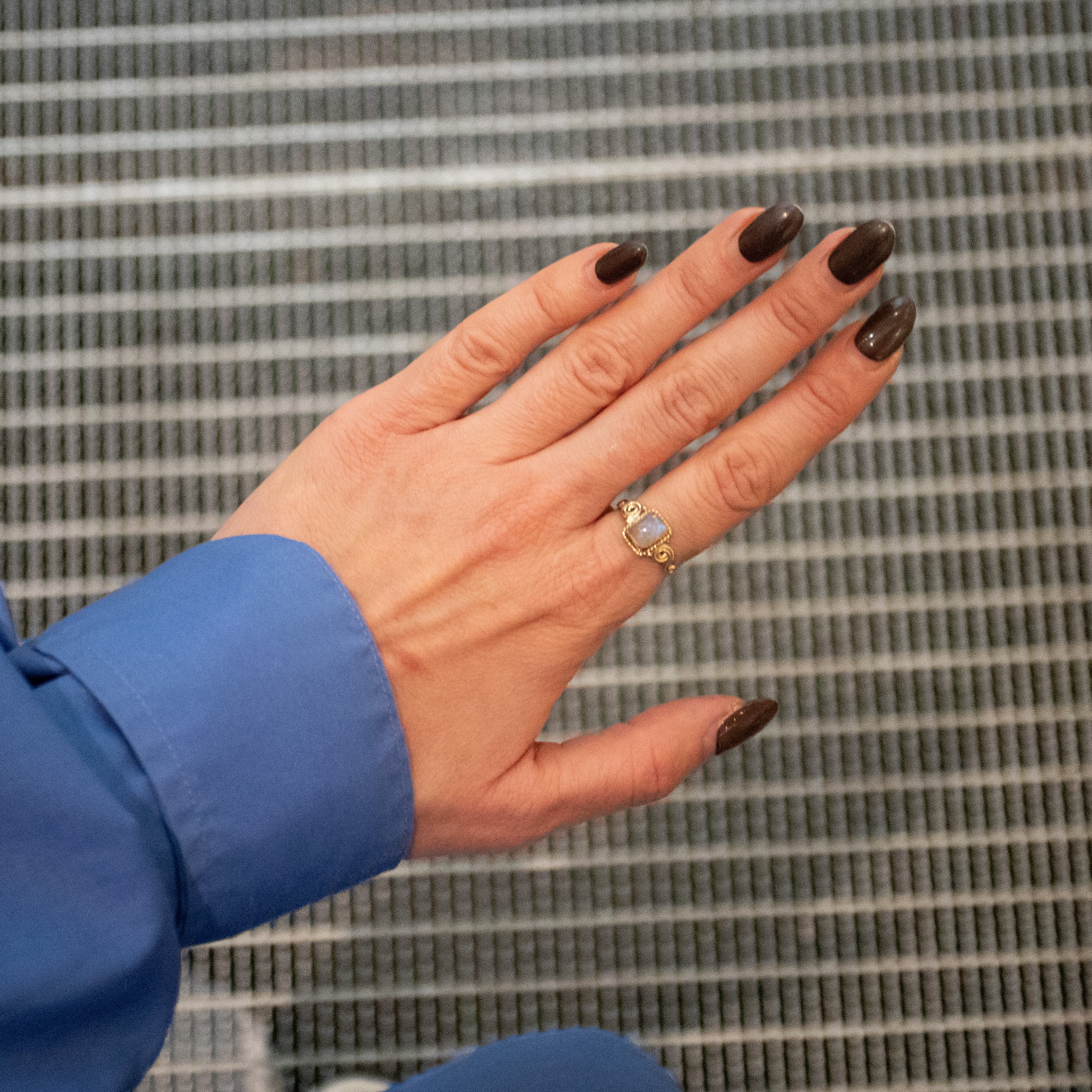 Rechteckiger Mondstein-Ring – Verspielt & Handgefertigt aus Messing