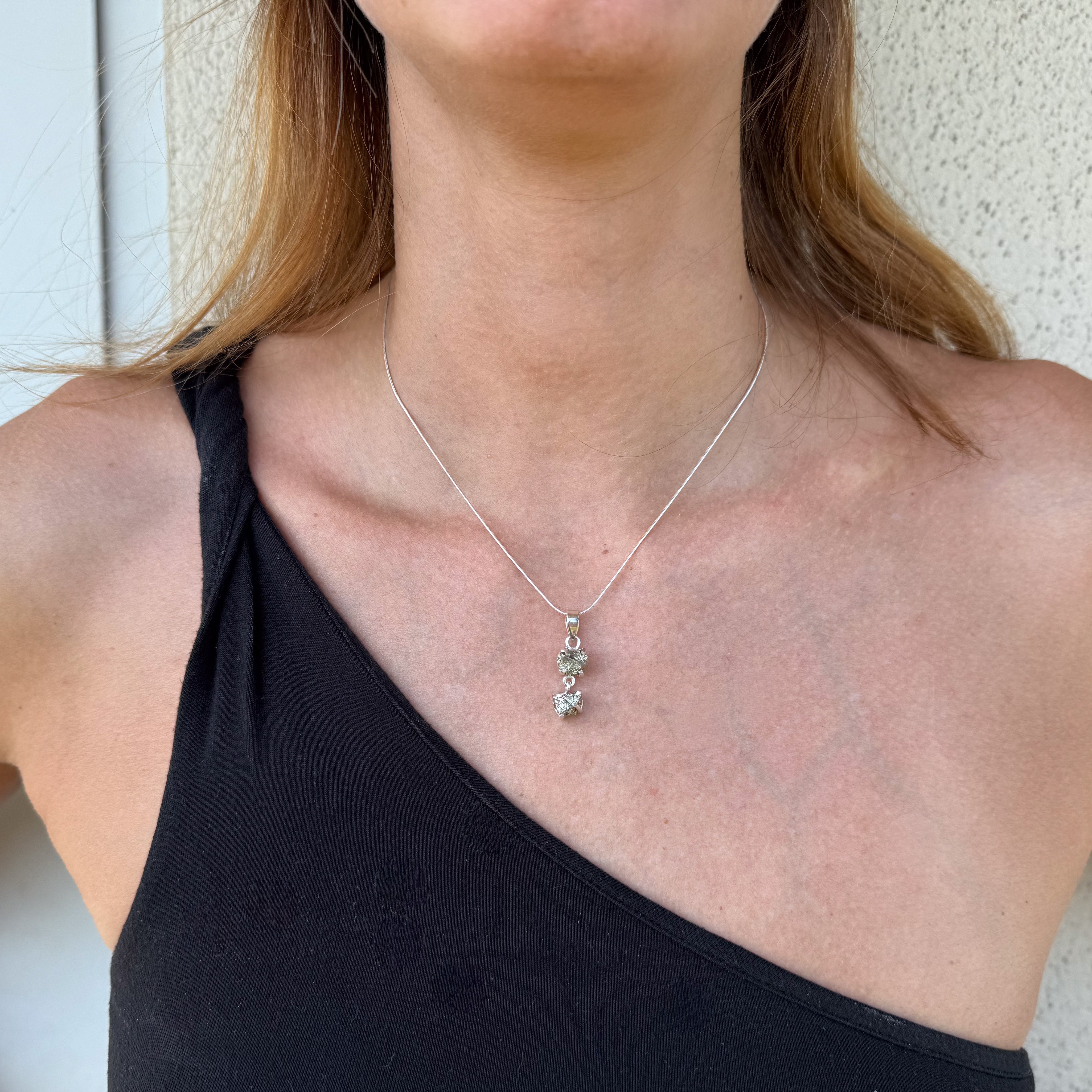 Pyrit Kette – zwei rohe Pyrit-Steine, 925 Sterling Silber | NOOE Berlin