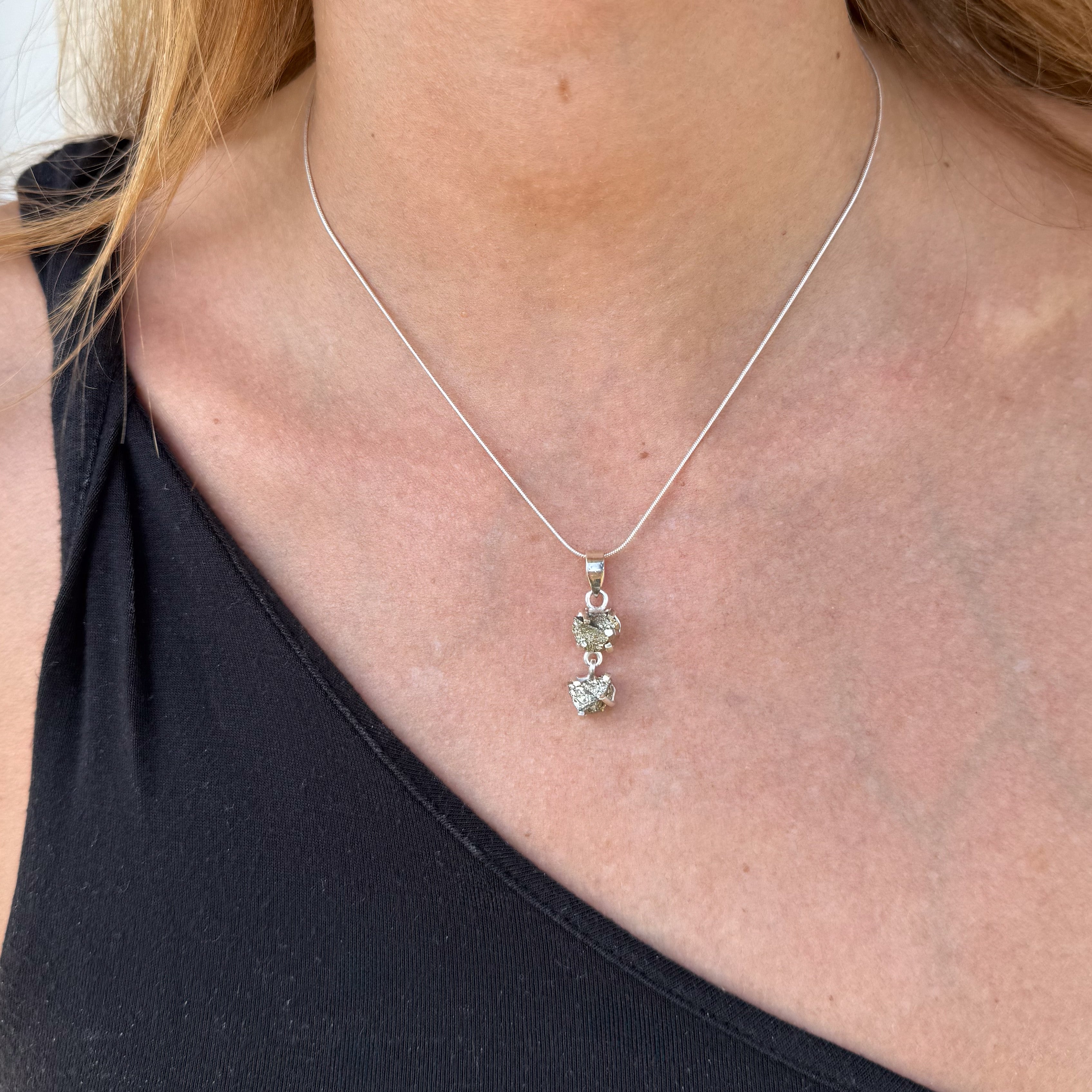 Pyrit Kette – zwei rohe Pyrit-Steine, 925 Sterling Silber | NOOE Berlin