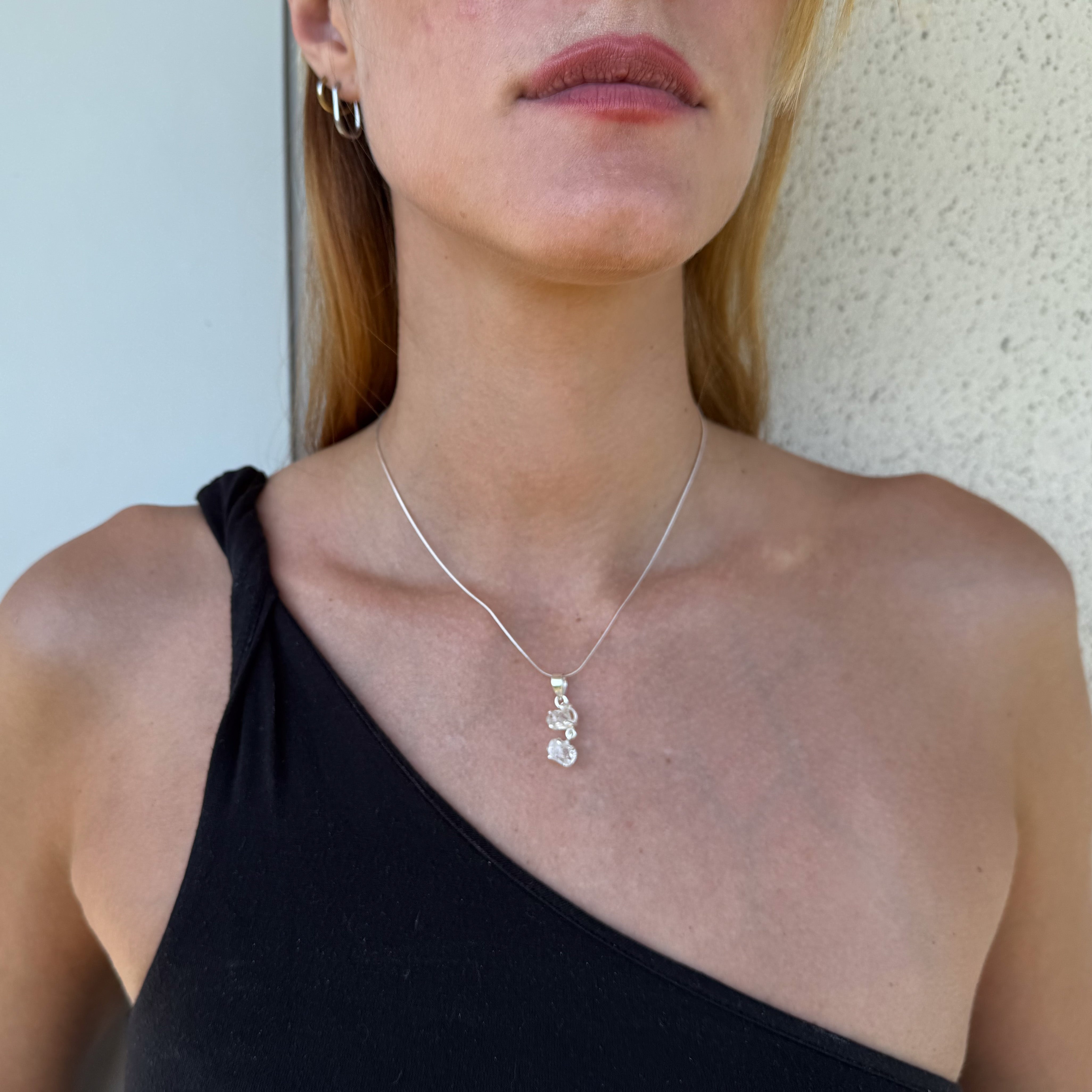 Bergkristall Kette – zwei rohe Bergkristalle, 925 Sterling Silber | NOOE Berlin