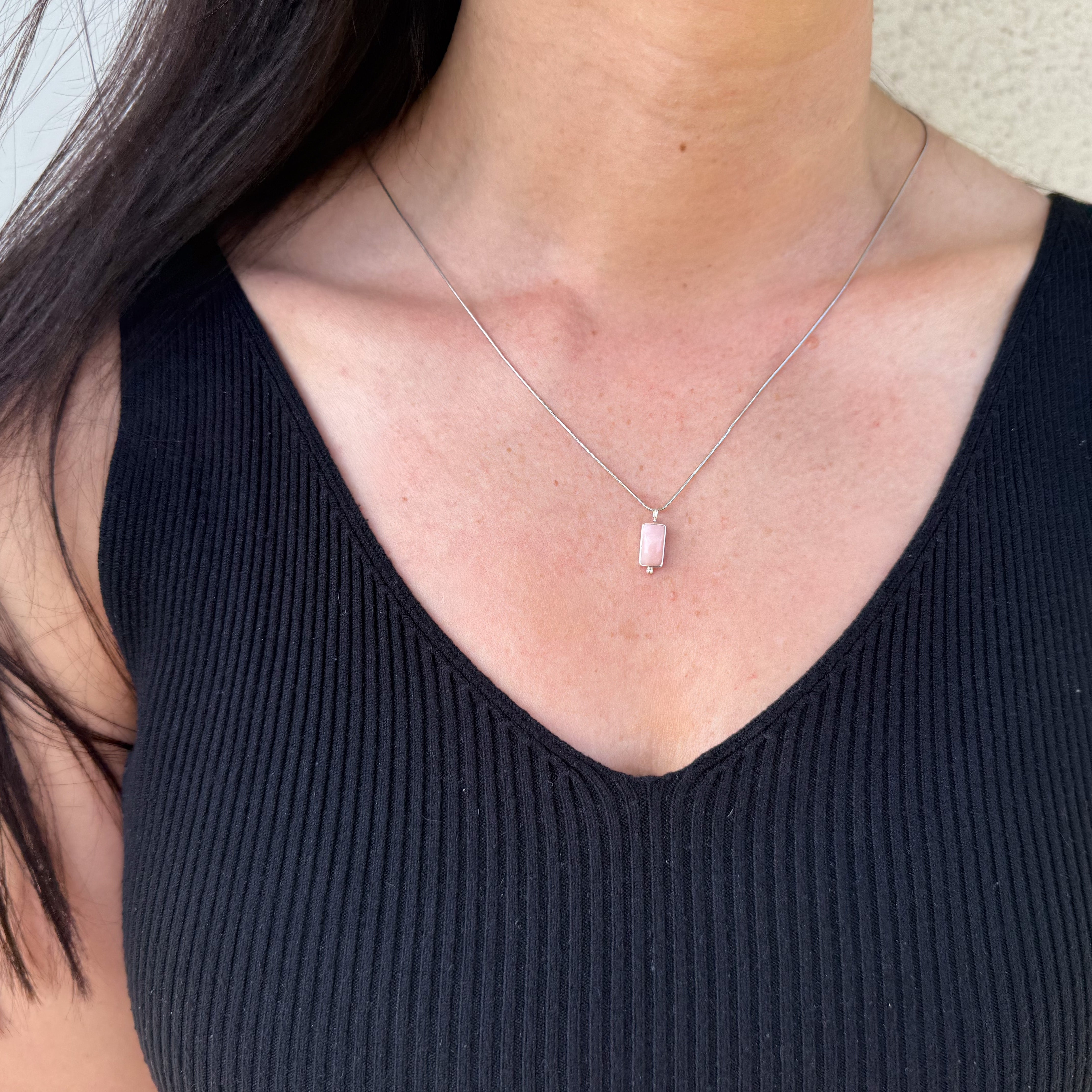 Bali Pinker Opal Kette – rechteckiger Anhänger, 925 Sterling Silber | NOOE Berlin